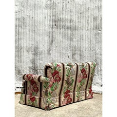 Loveseat Vintage Regency de plumón en Brunschwig & Fils "La Portugaise"