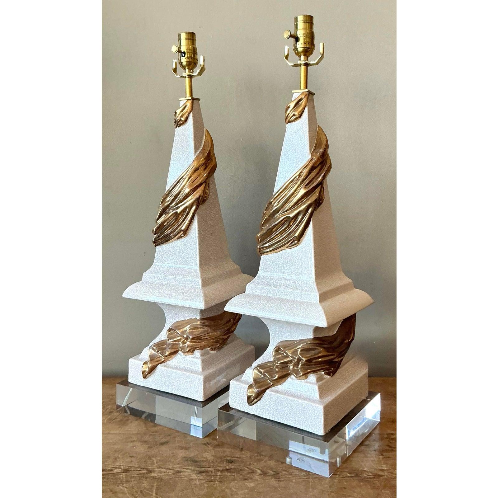 Vintage Regency Drapierte Swag glasierte Keramik-Lampen - ein Paar (Art déco) im Angebot