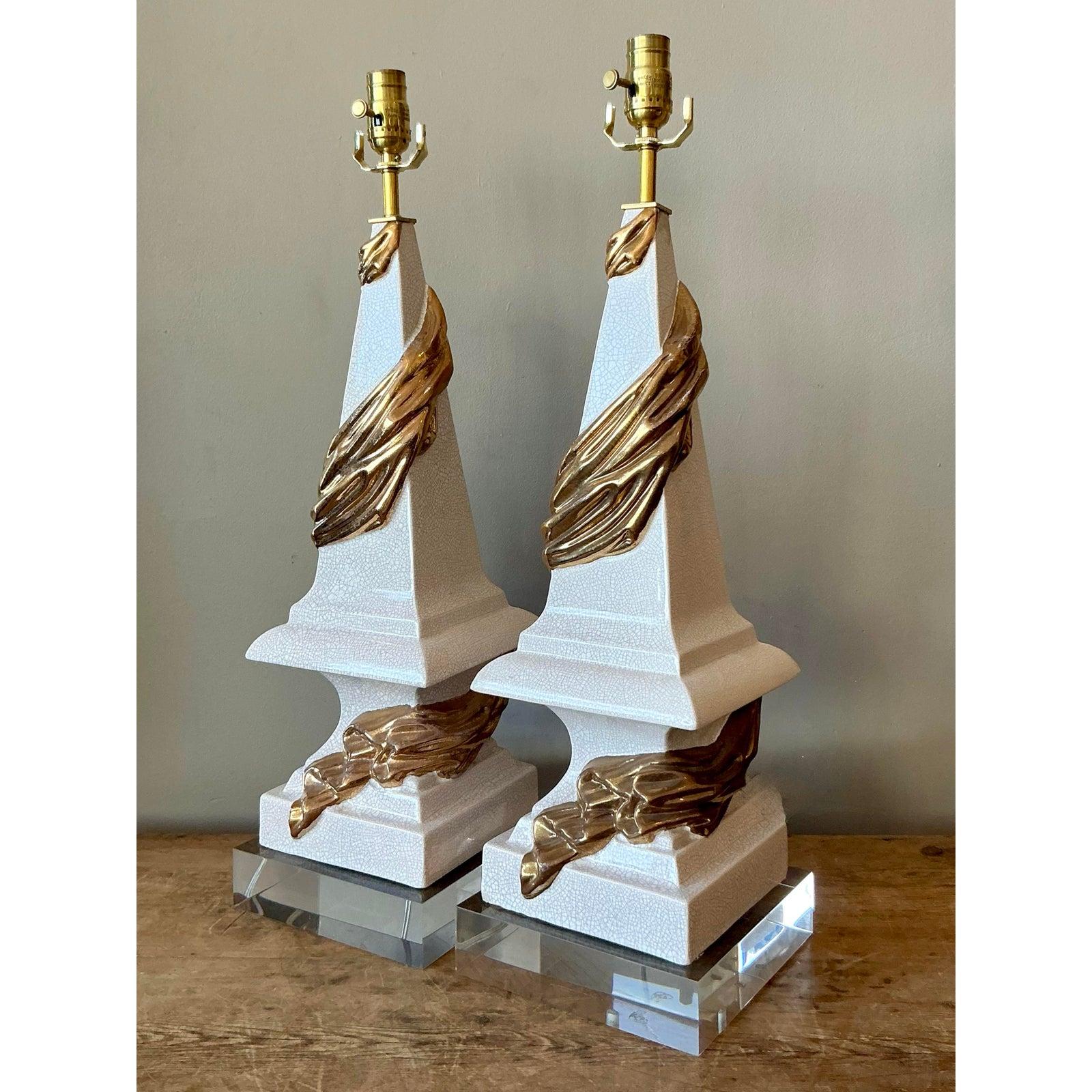 Vintage Regency Drapierte Swag glasierte Keramik-Lampen - ein Paar im Zustand „Gut“ im Angebot in West Palm Beach, FL