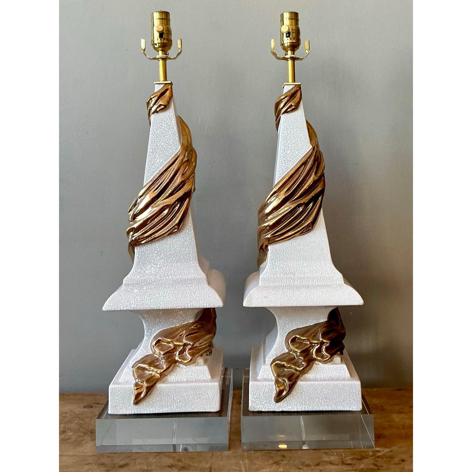 Vintage Regency Drapierte Swag glasierte Keramik-Lampen - ein Paar (20. Jahrhundert) im Angebot