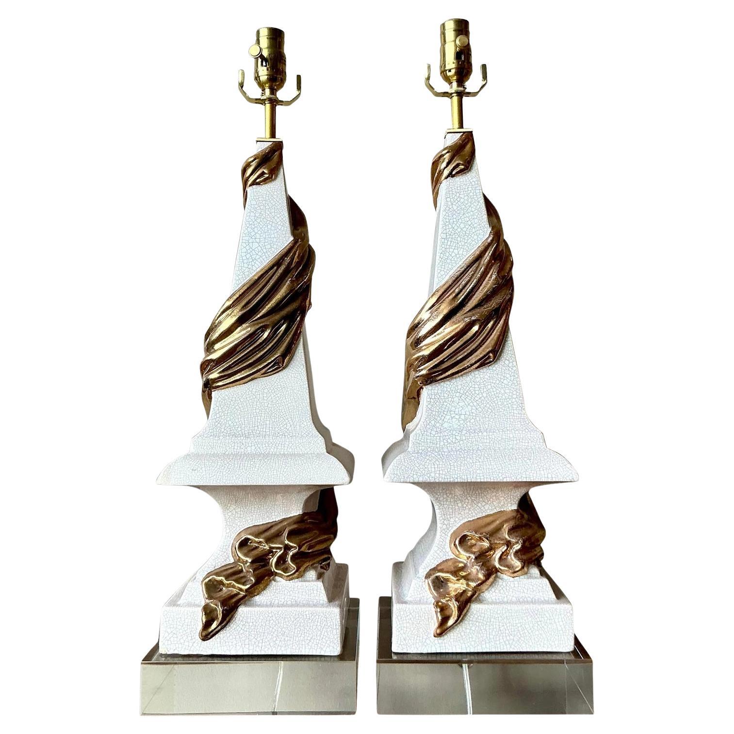 Vintage Regency Drapierte Swag glasierte Keramik-Lampen - ein Paar im Angebot