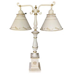 Lampada da tavolo a doppio braccio con paralume da torchiere in Ballet Pink