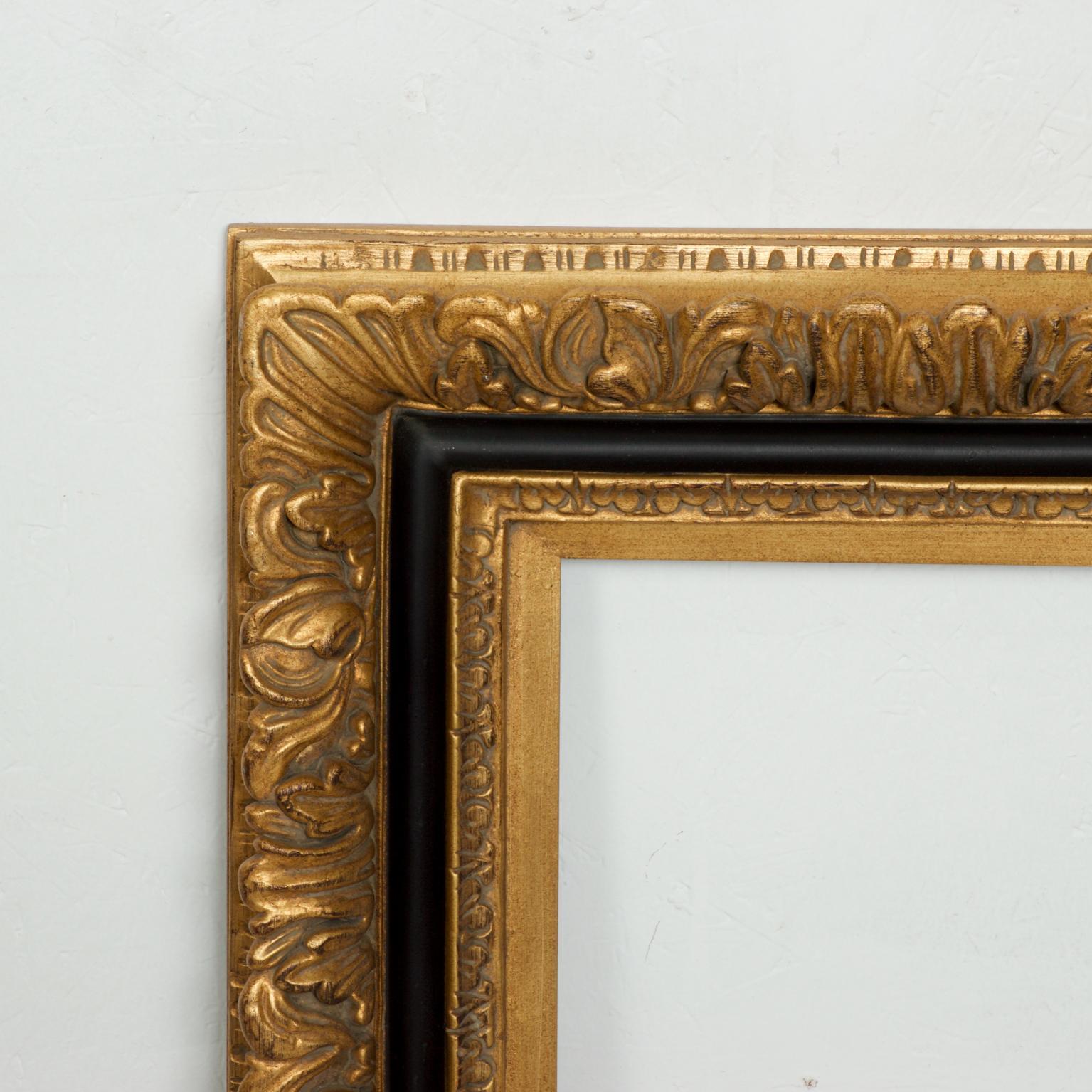 AMBIANIC presents
Vintage regency gold wood frame with elaborate gilt trim
Style of Billy Haines
Dimensions: 22.63 W x 5 H x 3.5 D, Opening 12 W x 16H
Original Vintage unrestored preowned condition. 
See images, please.