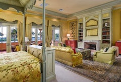 Loveseat Regency vintage en duvet de satin brodé de fleurs