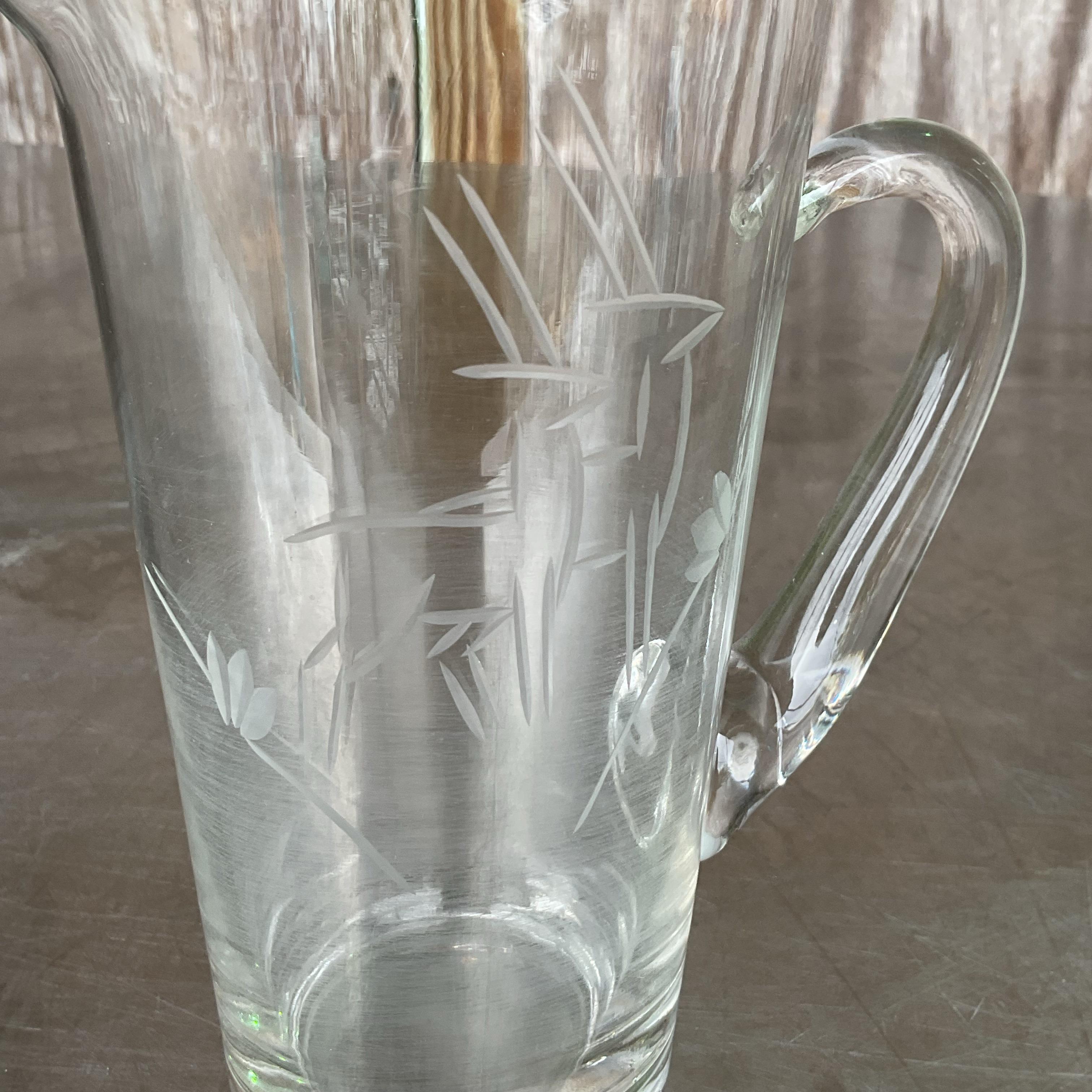 Jarra de Martini Vintage Regency de cristal grabado Moderno de mediados de siglo en venta