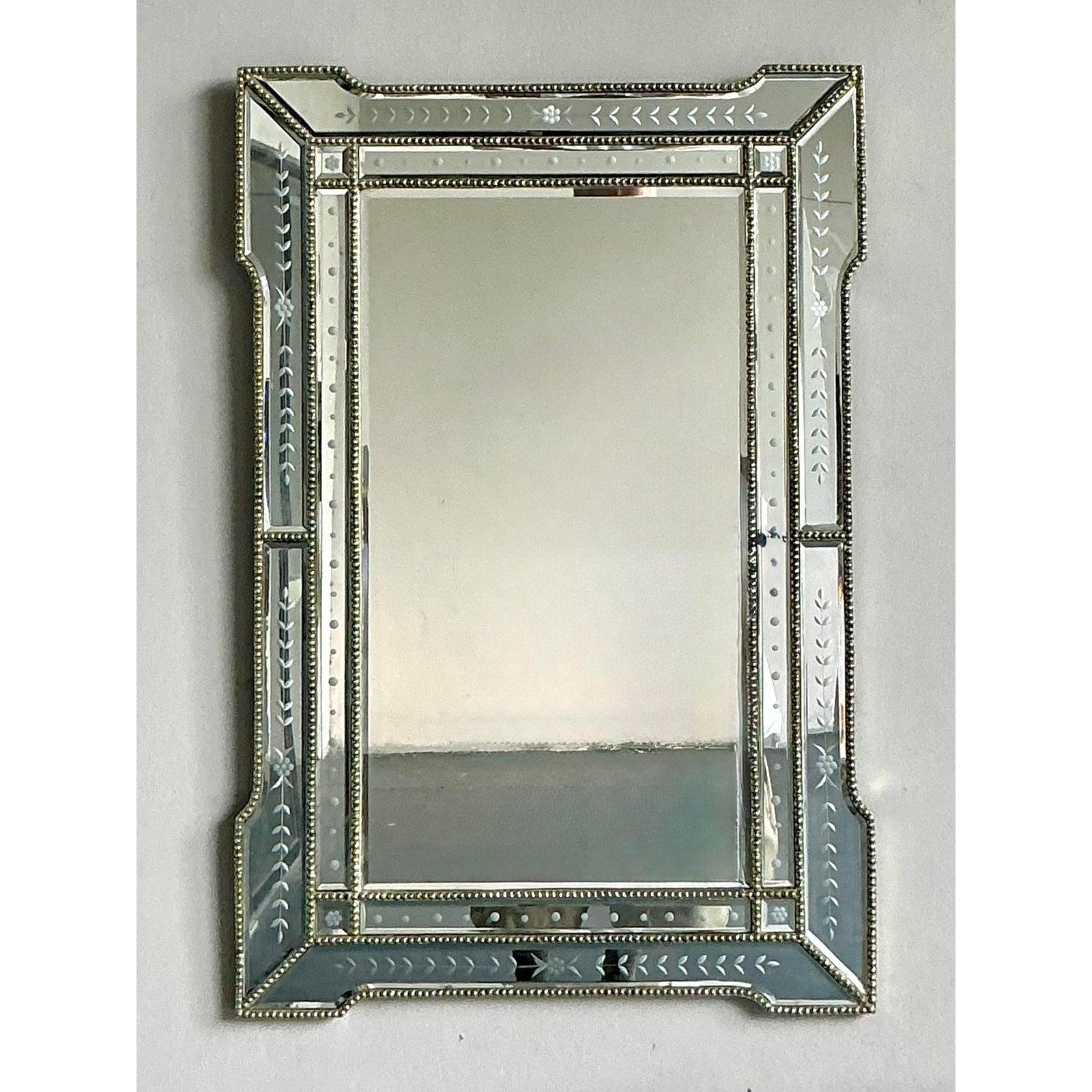 Miroir en verre gravé Vintage Regency Bon état - En vente à West Palm Beach, FL