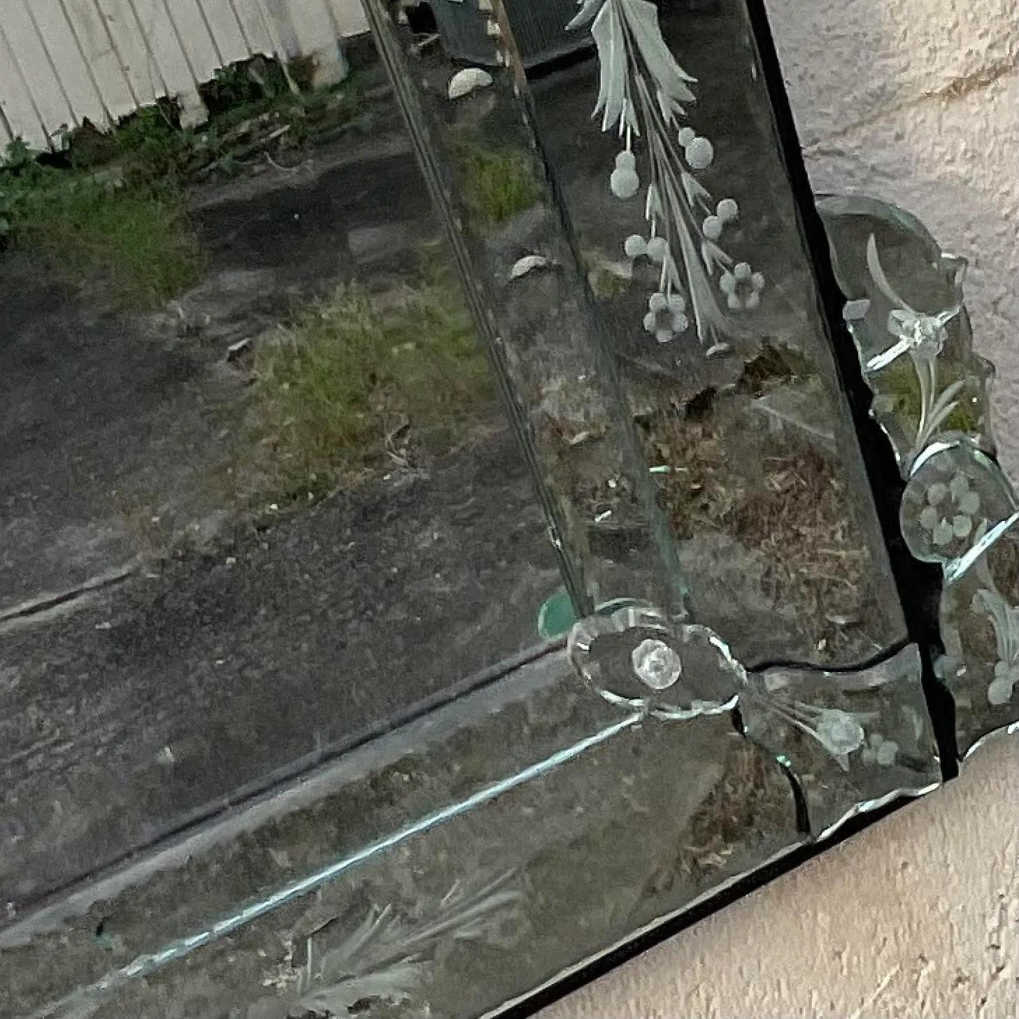 A fabulous vintage Regency etched wall mirror. A beautiful Venetian cut glass in a tall classic shape. Beautiful silvering to the mirror from time. Acquired from a Palm a each estate.

The mirror is in great vintage condition. Minor scuffs and