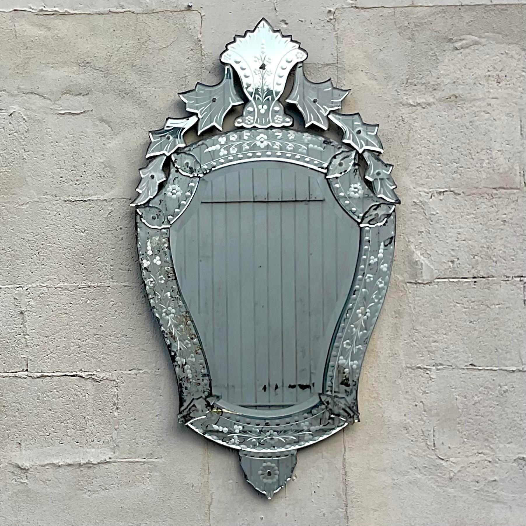 Miroir vénitien gravé vintage Regency en vente 3