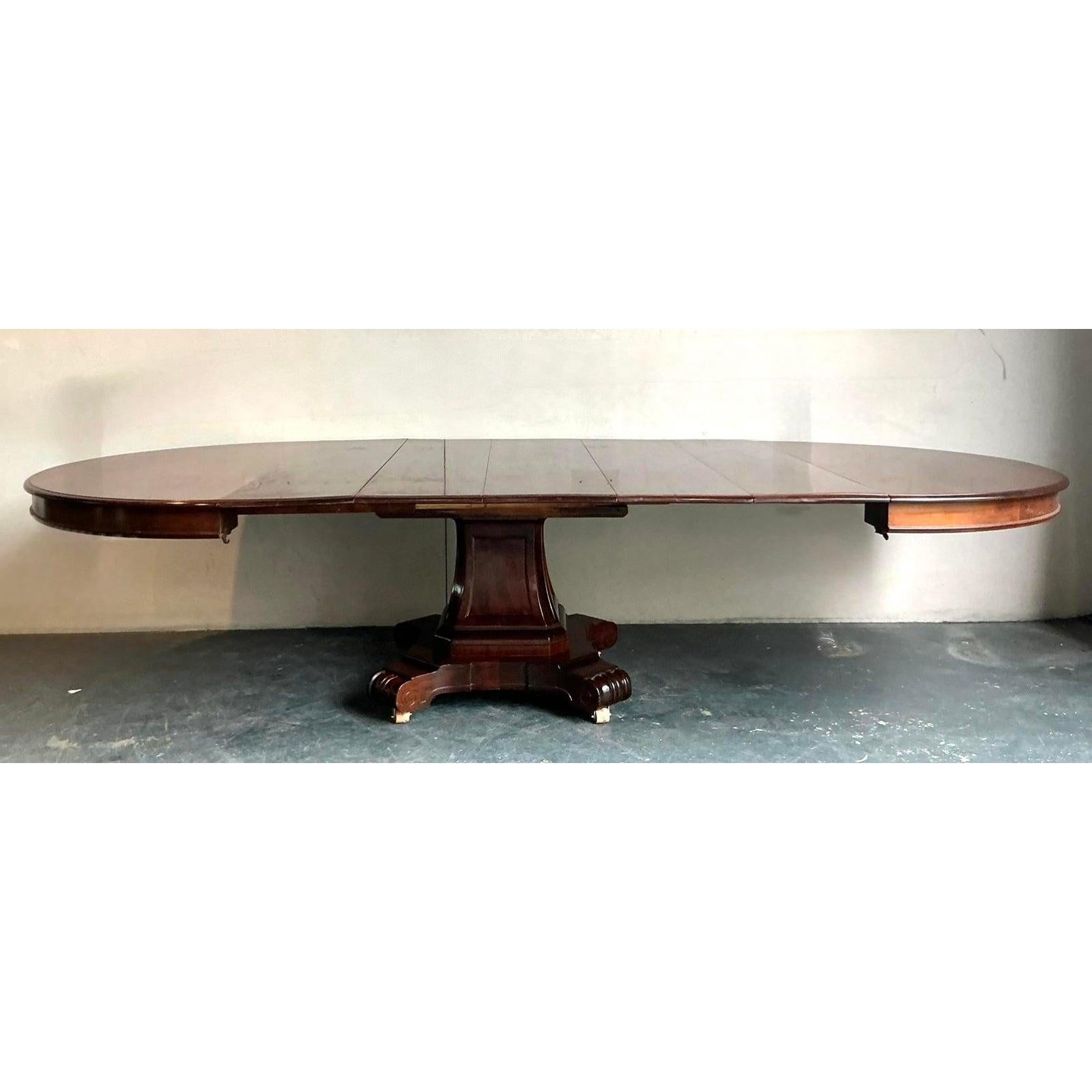 Vintage Regency Extendable Mahogany Dining Table In Good Condition For Sale In West Palm Beach, FL
