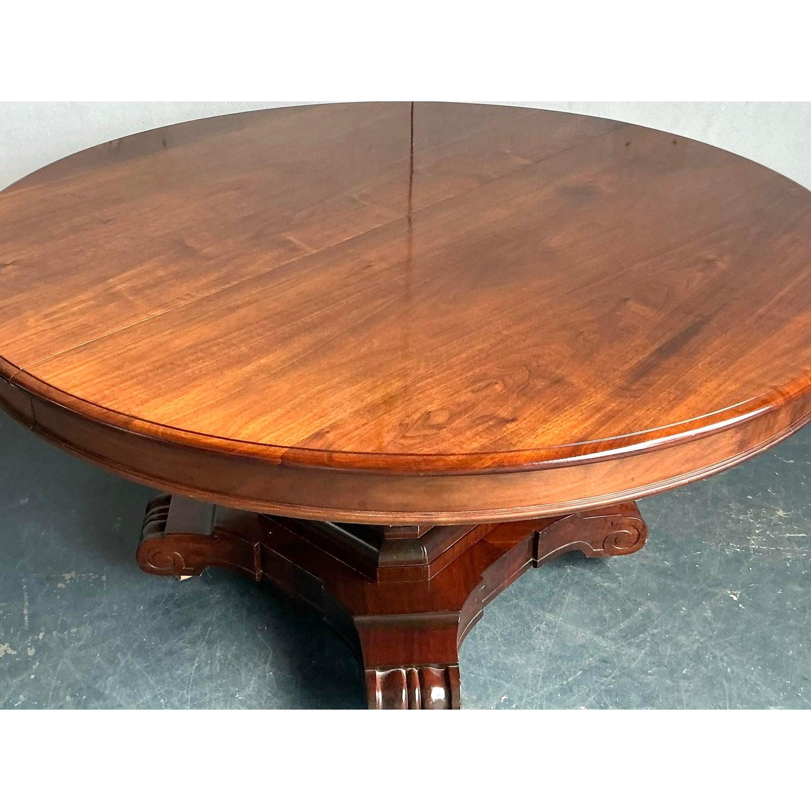20th Century Vintage Regency Extendable Mahogany Dining Table For Sale
