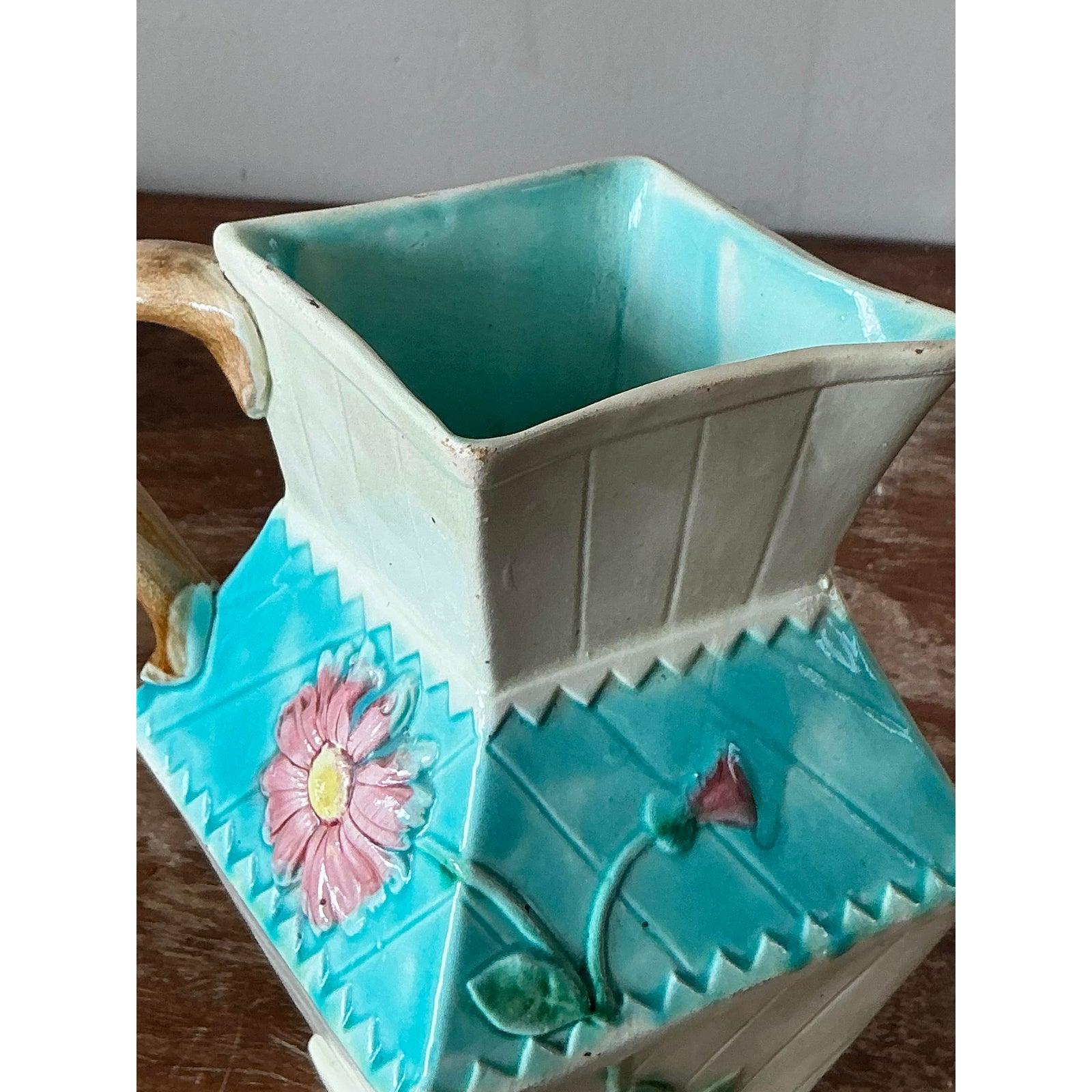 Vintage Regency Faceted Majolica Pitcher In Good Condition For Sale In West Palm Beach, FL