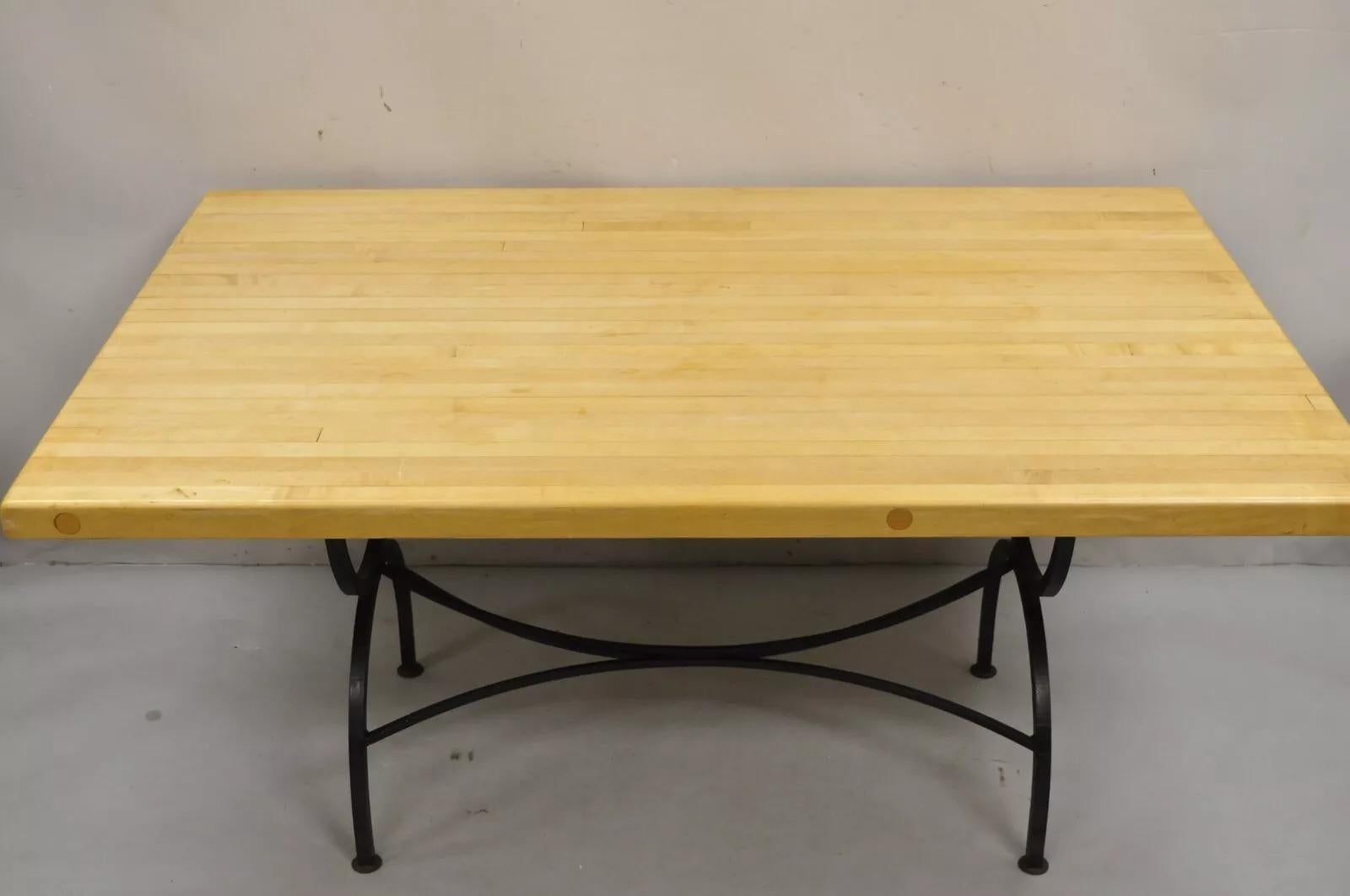 Mesa de comedor con tablero de madera de bloque de carnicero y base de rejilla de hierro de la época de la Granja en Bueno estado para la venta en Philadelphia, PA