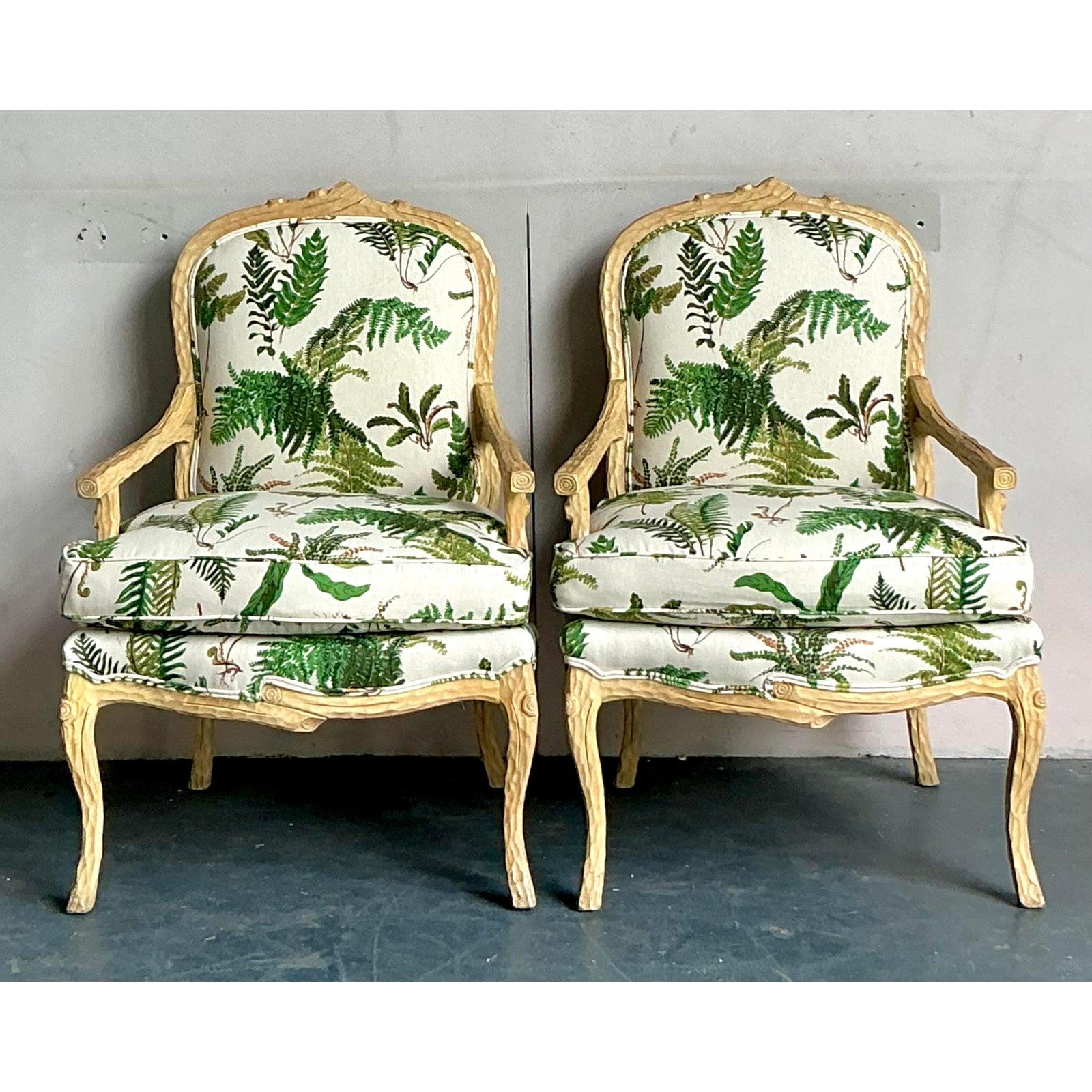 Hollywood Regency Chaises Fauteuil Vintage Regency en Faux Bois avec impression de fougères Scalamandre - Une Paire en vente