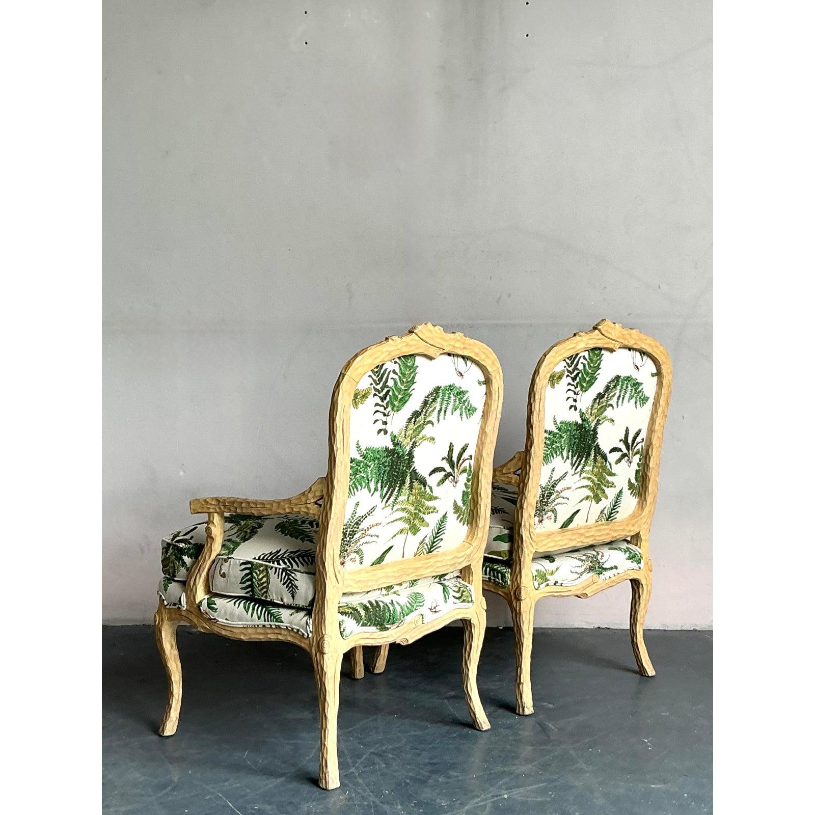 Américain Chaises Fauteuil Vintage Regency en Faux Bois avec impression de fougères Scalamandre - Une Paire en vente