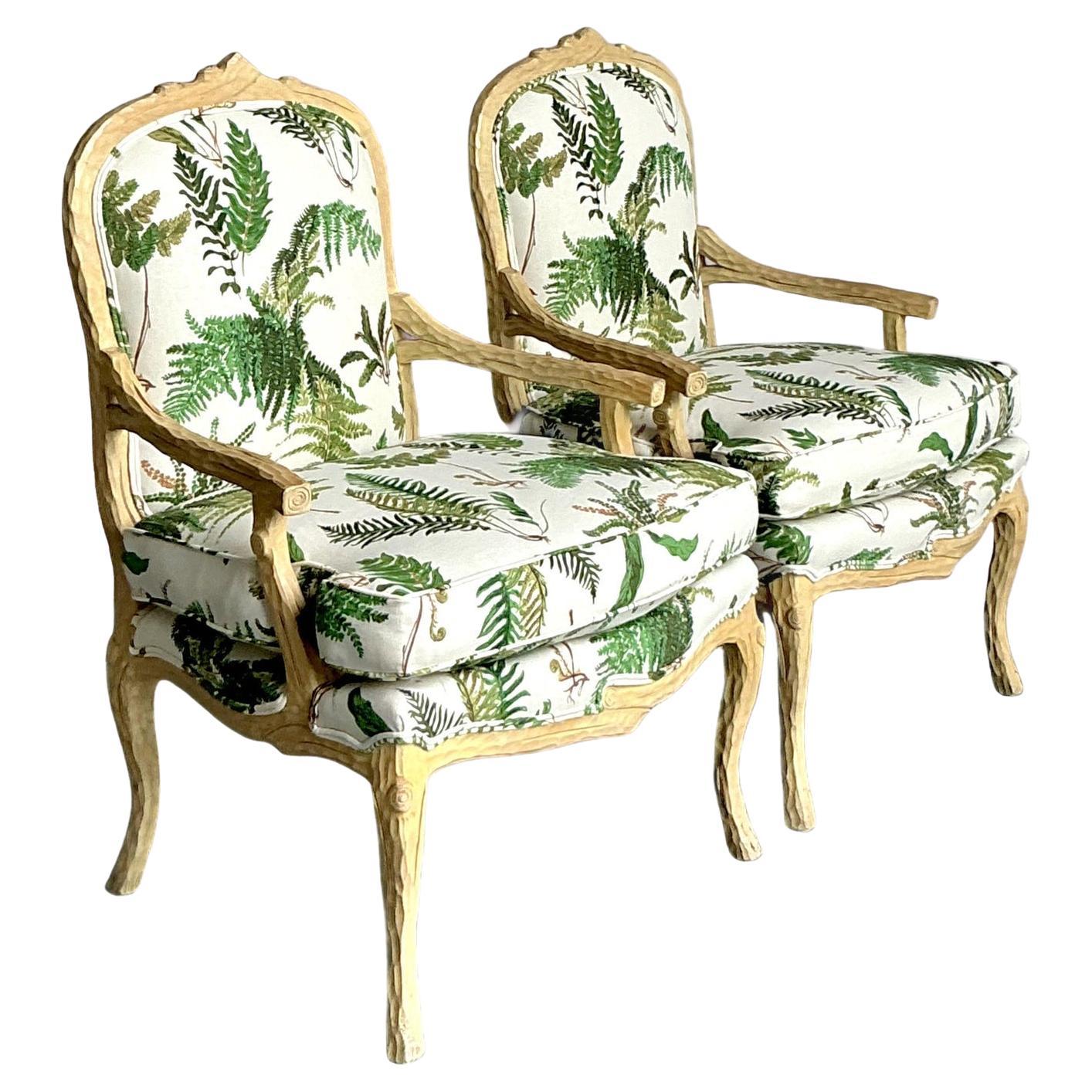 Chaises Fauteuil Vintage Regency en Faux Bois avec impression de fougères Scalamandre - Une Paire en vente