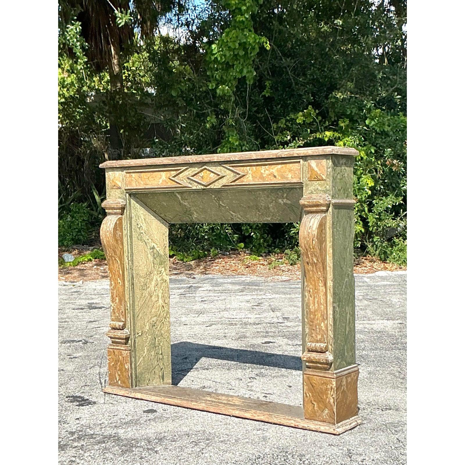 Hollywood Regency Entourage de cheminée vintage Regency en fausse finition en vente