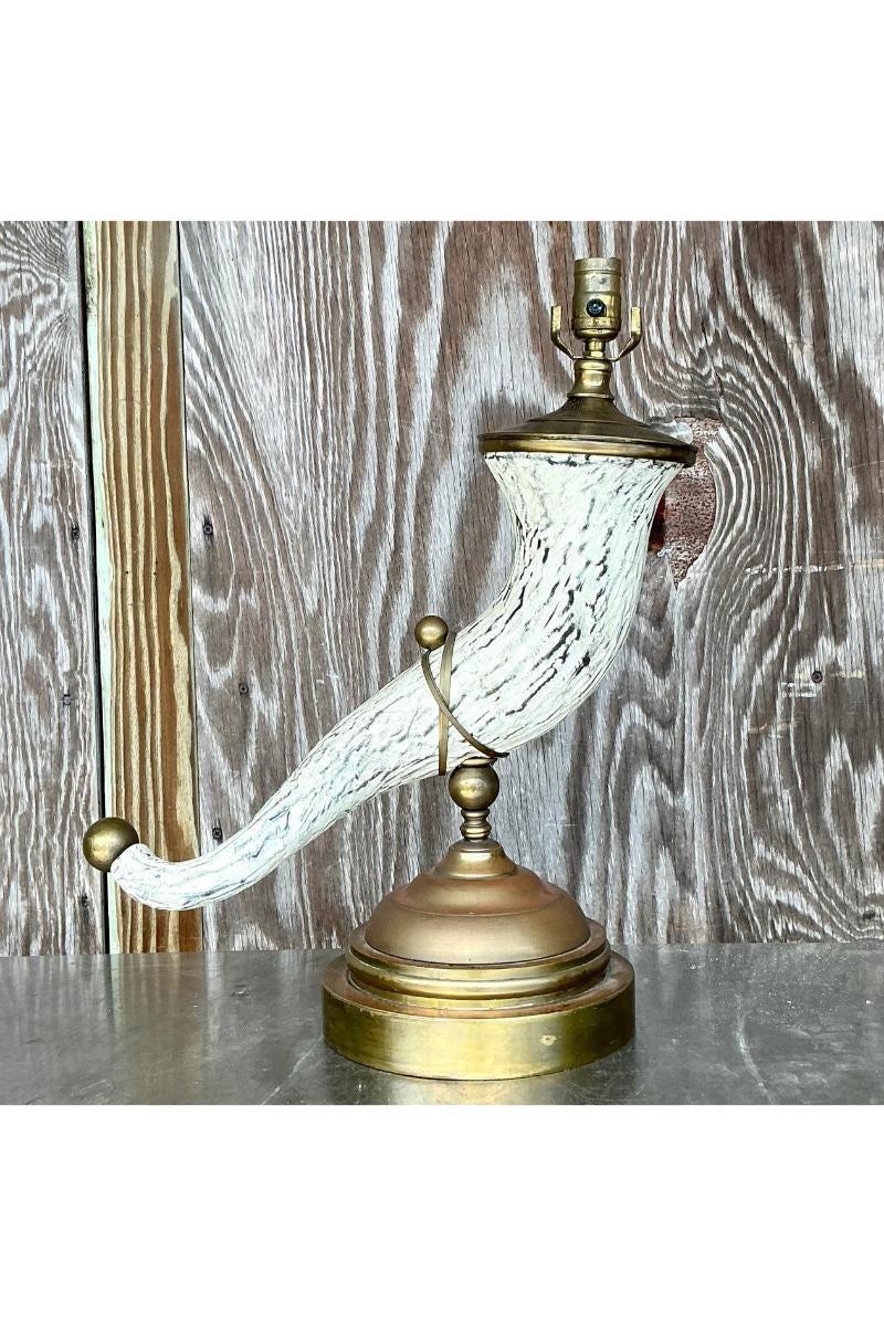 Lámpara de cuerno de imitación Vintage Regency en Bueno estado para la venta en West Palm Beach, FL