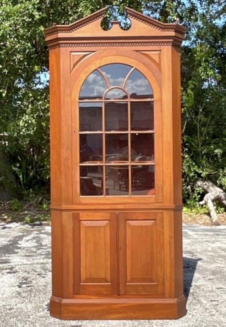 Armario Esquinero Vintage Regency Federal Cerezo Estadounidense en venta