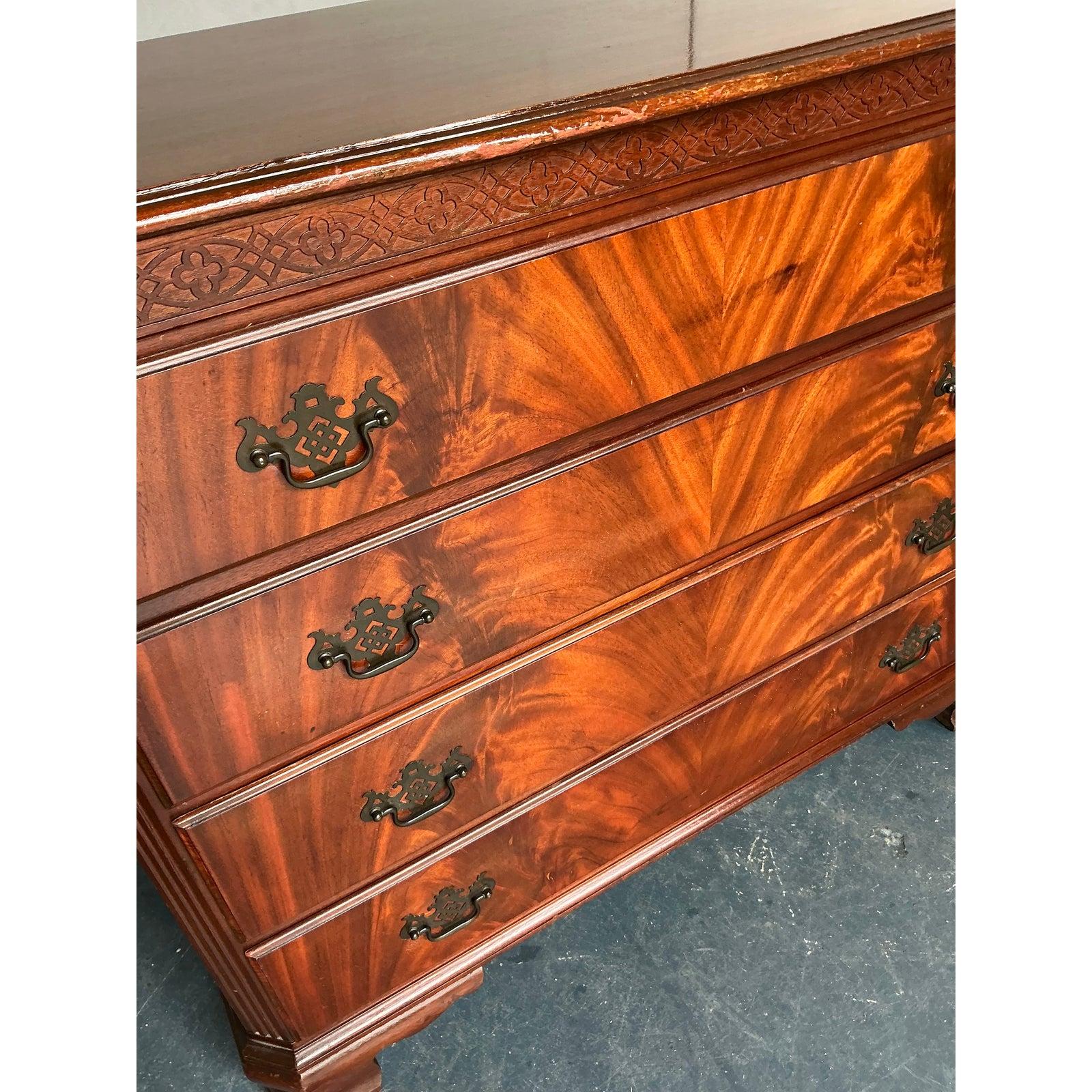 Vintage Regency Flame Mahogany Chest of Drawers In Good Condition For Sale In West Palm Beach, FL