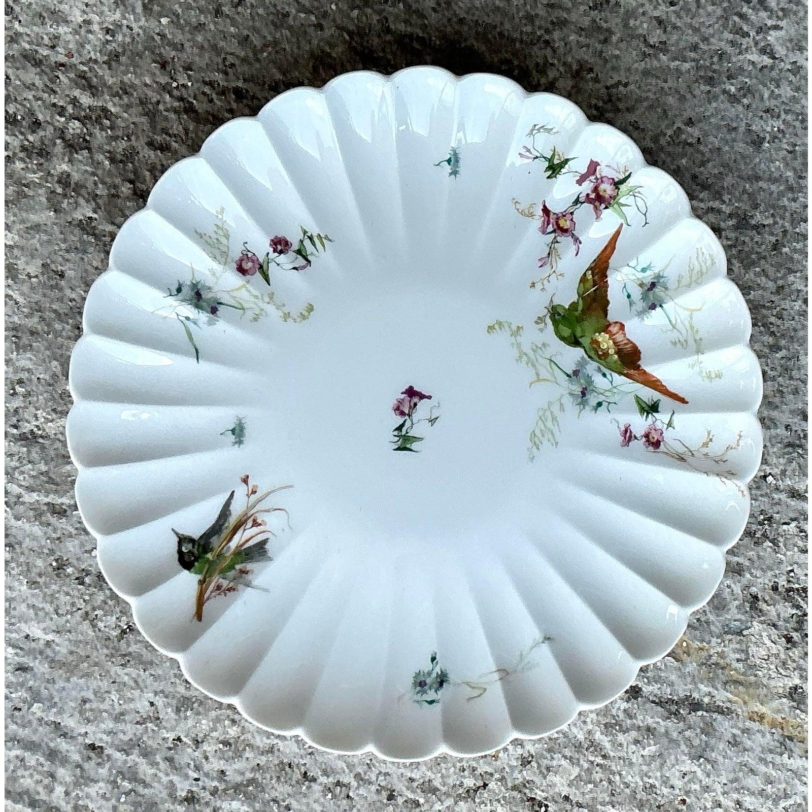 Porcelaine Assiette à gâteau à oiseaux cannelés Vintage Regency en vente