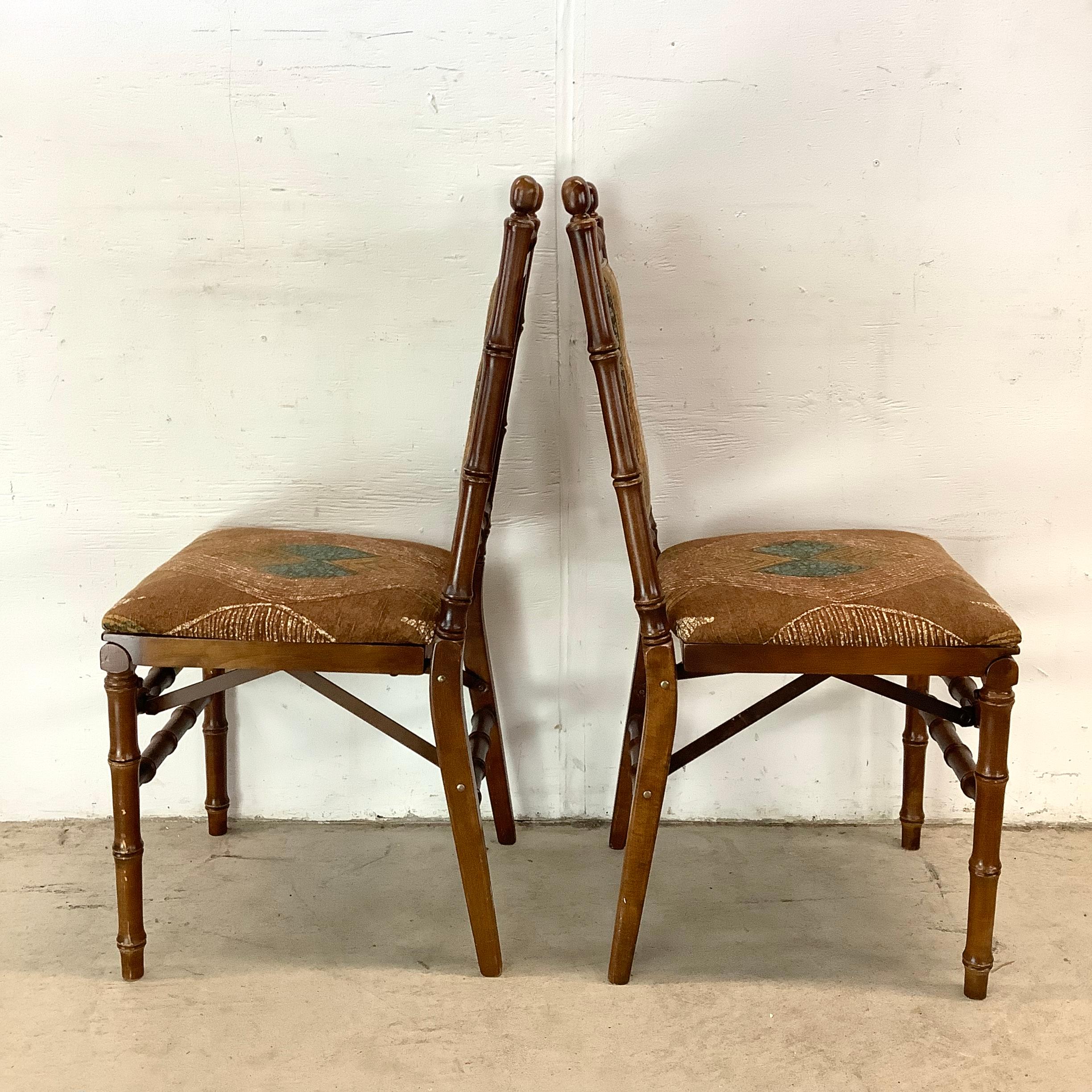 Tissu d'ameublement Chaises de salle à manger pliantes Vintage Regency - Six en vente