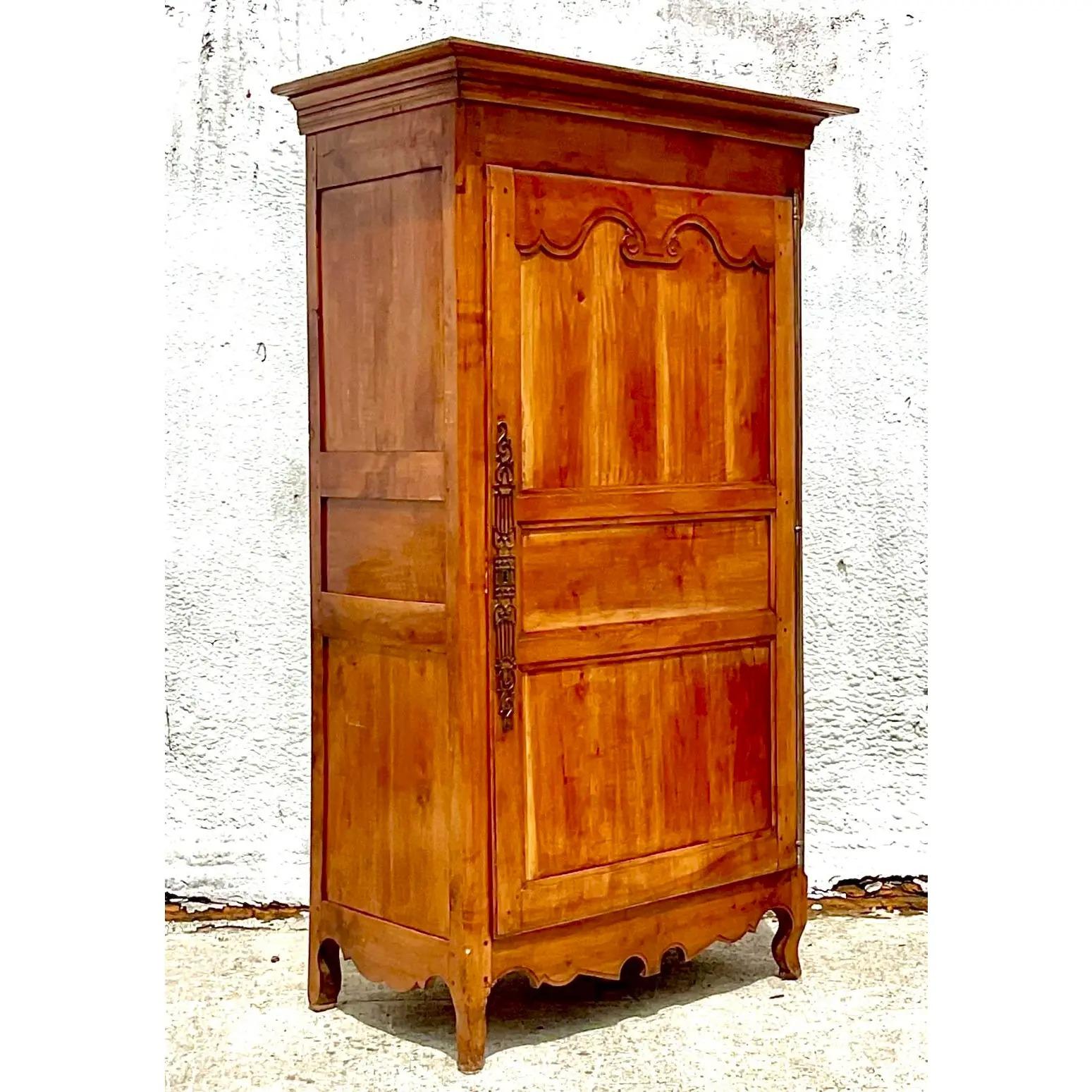 Armoire française de style Régence vintage en vente 2