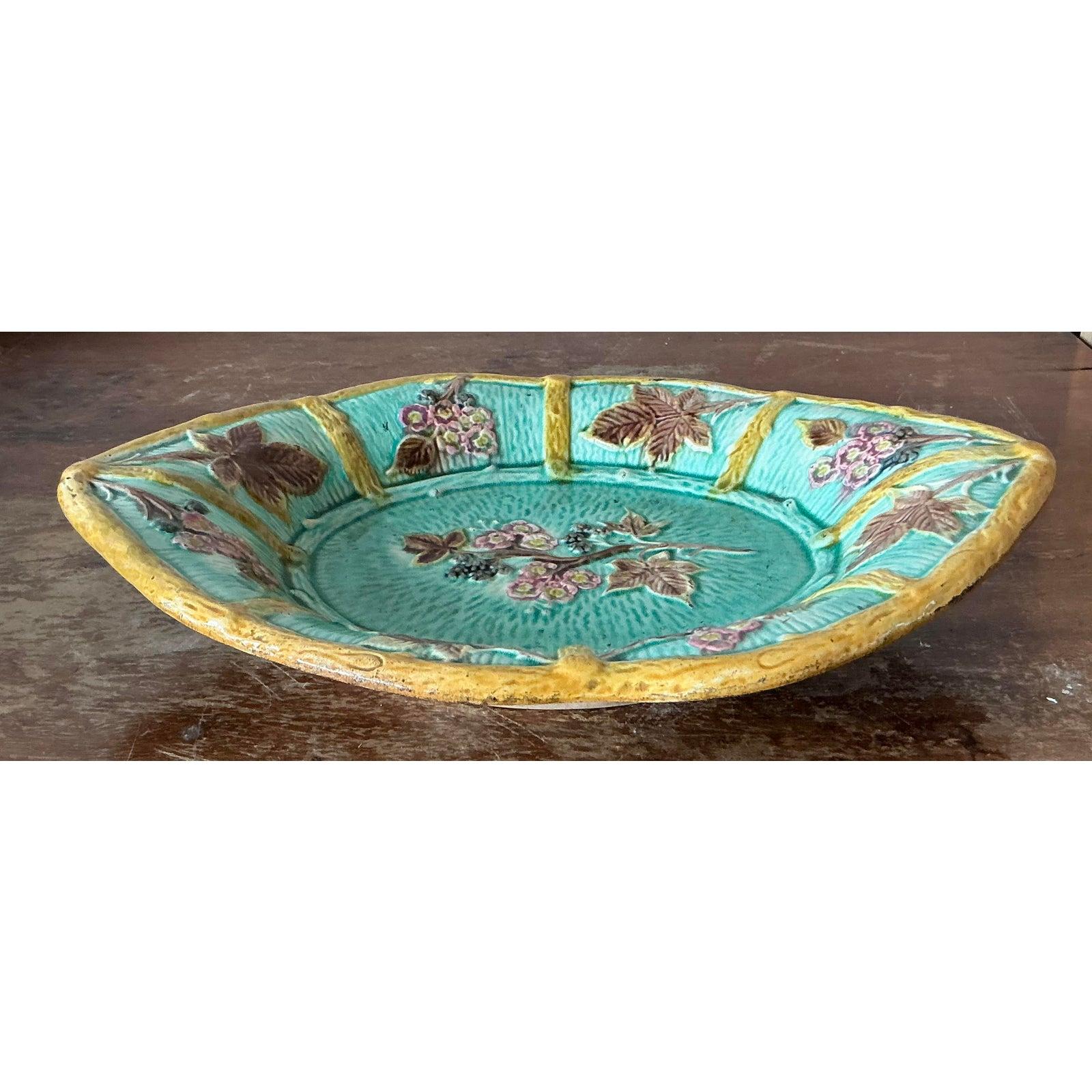 Vintage Regency Französisch Majolika Teller im Zustand „Gut“ im Angebot in West Palm Beach, FL