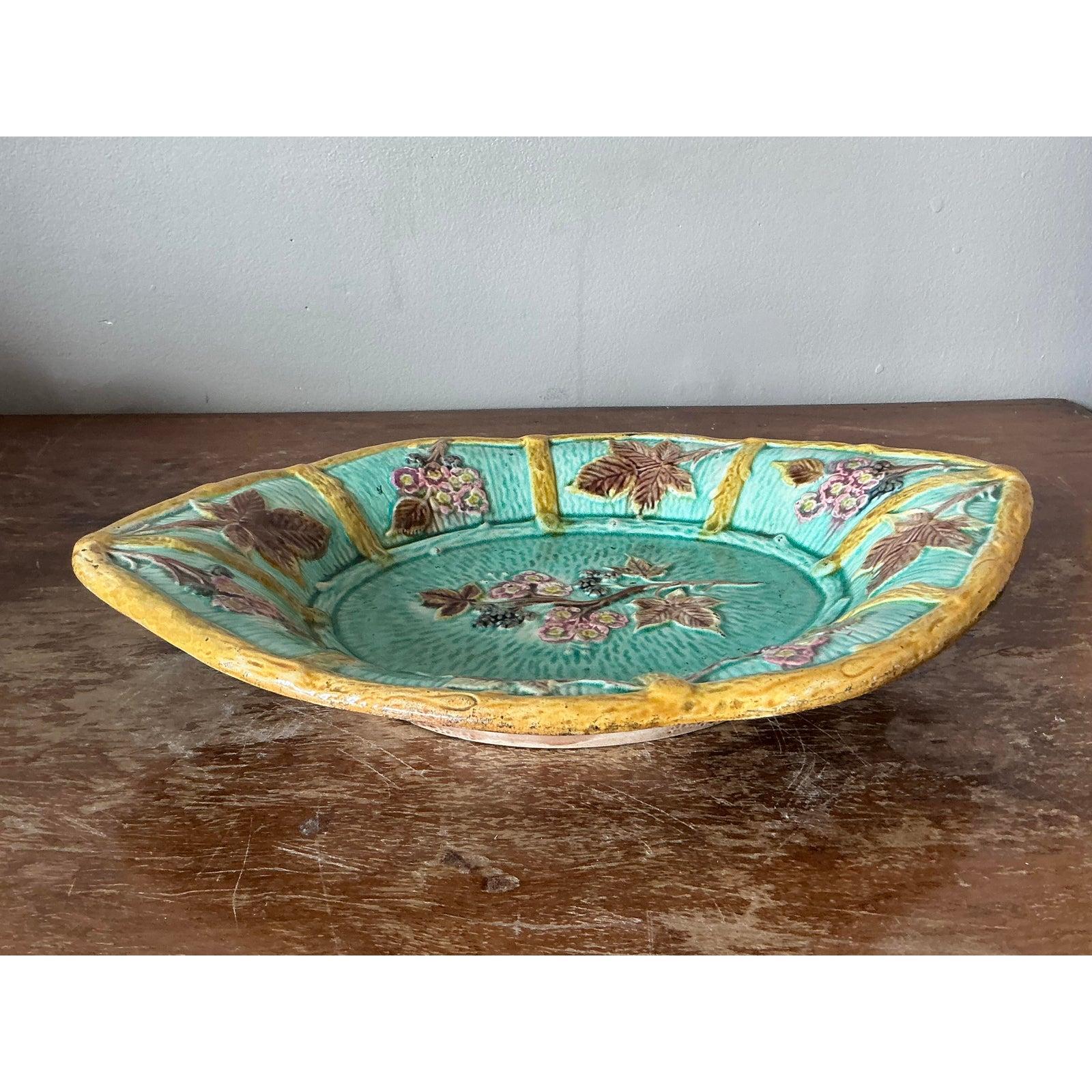 Vintage Regency Französisch Majolika Teller (20. Jahrhundert) im Angebot
