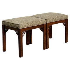 Paire de tabourets bas Vintage Regency en bois ajouré