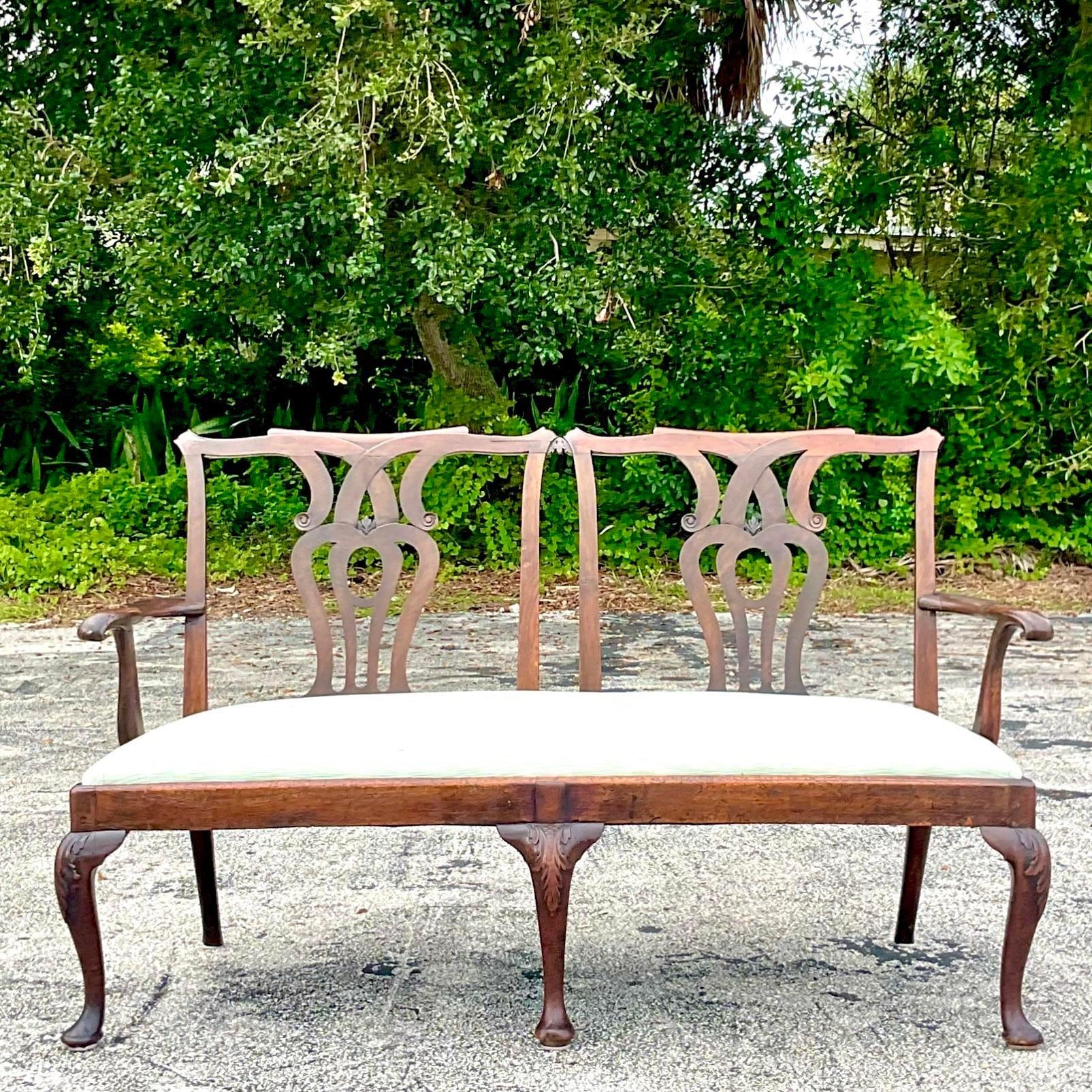 Vintage Regency Georgian Carved Wood Settee Bon état - En vente à west palm beach, FL
