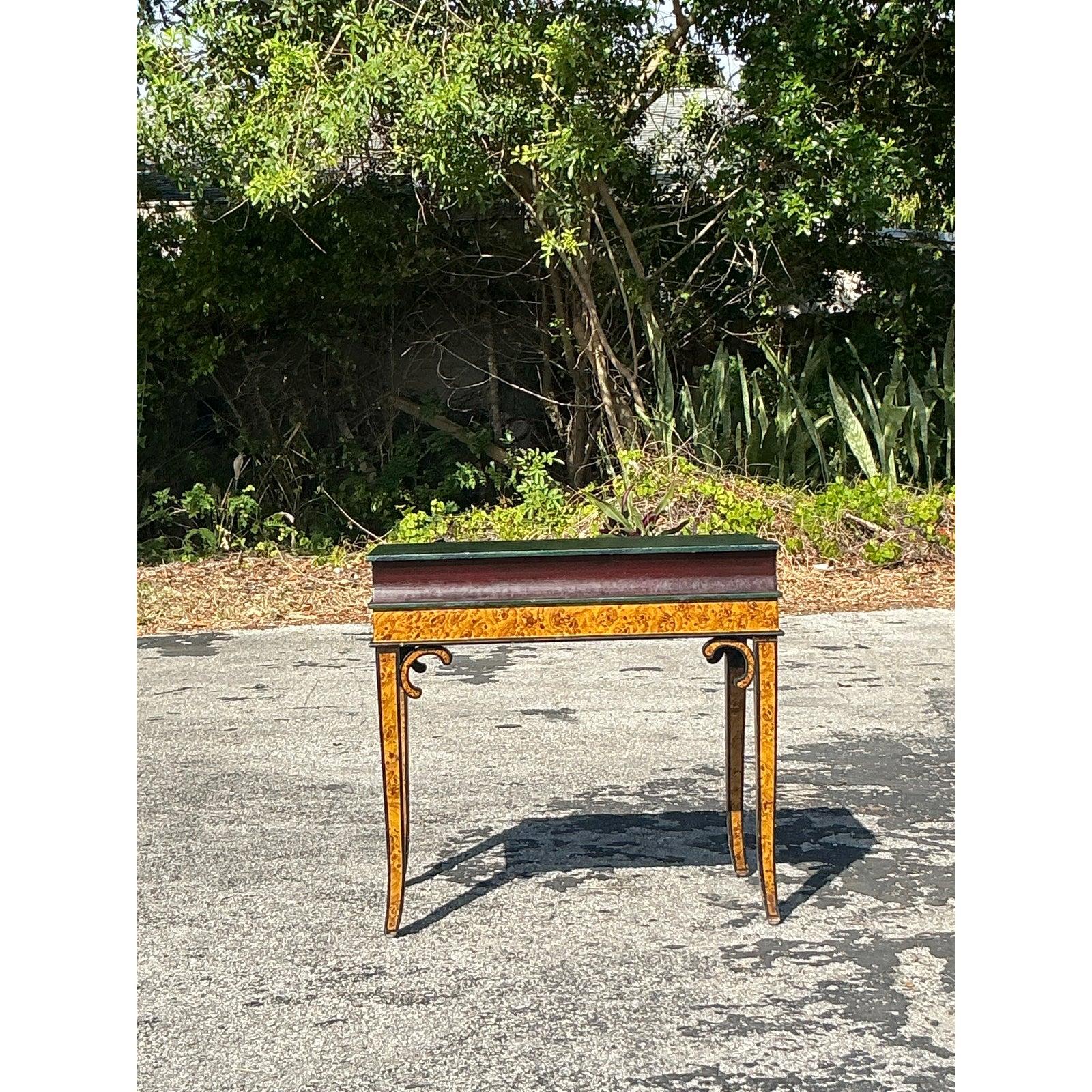 Table d'appoint Regency Giant Book Bon état - En vente à west palm beach, FL