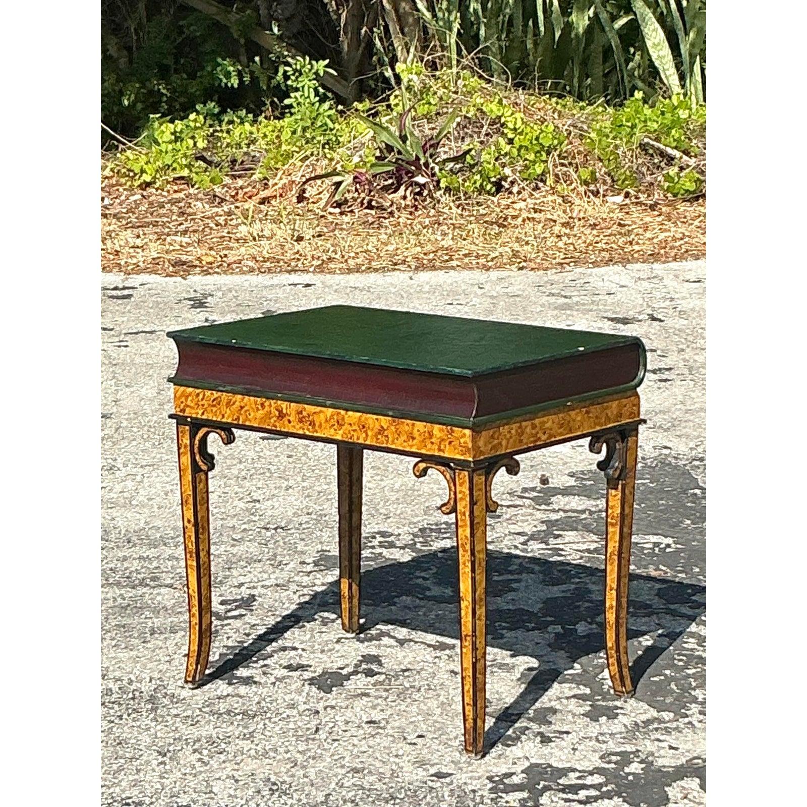 Table d'appoint Regency Giant Book en vente 1