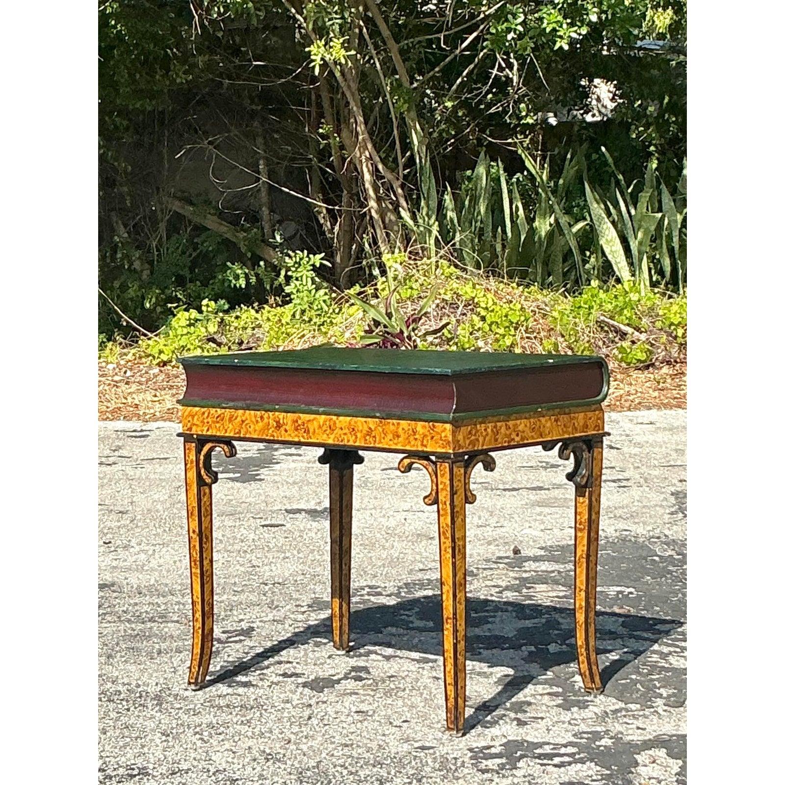 Table d'appoint Regency Giant Book en vente 2