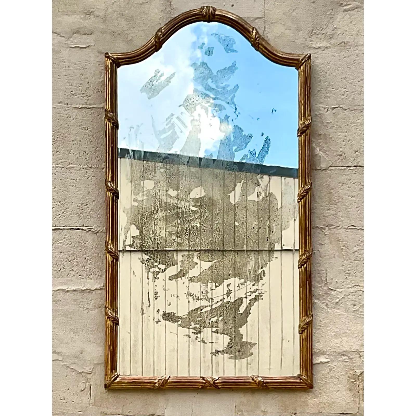 Vintage Regency Gilt Antiqued Wall Mirror (miroir mural doré et antique) Bon état - En vente à west palm beach, FL