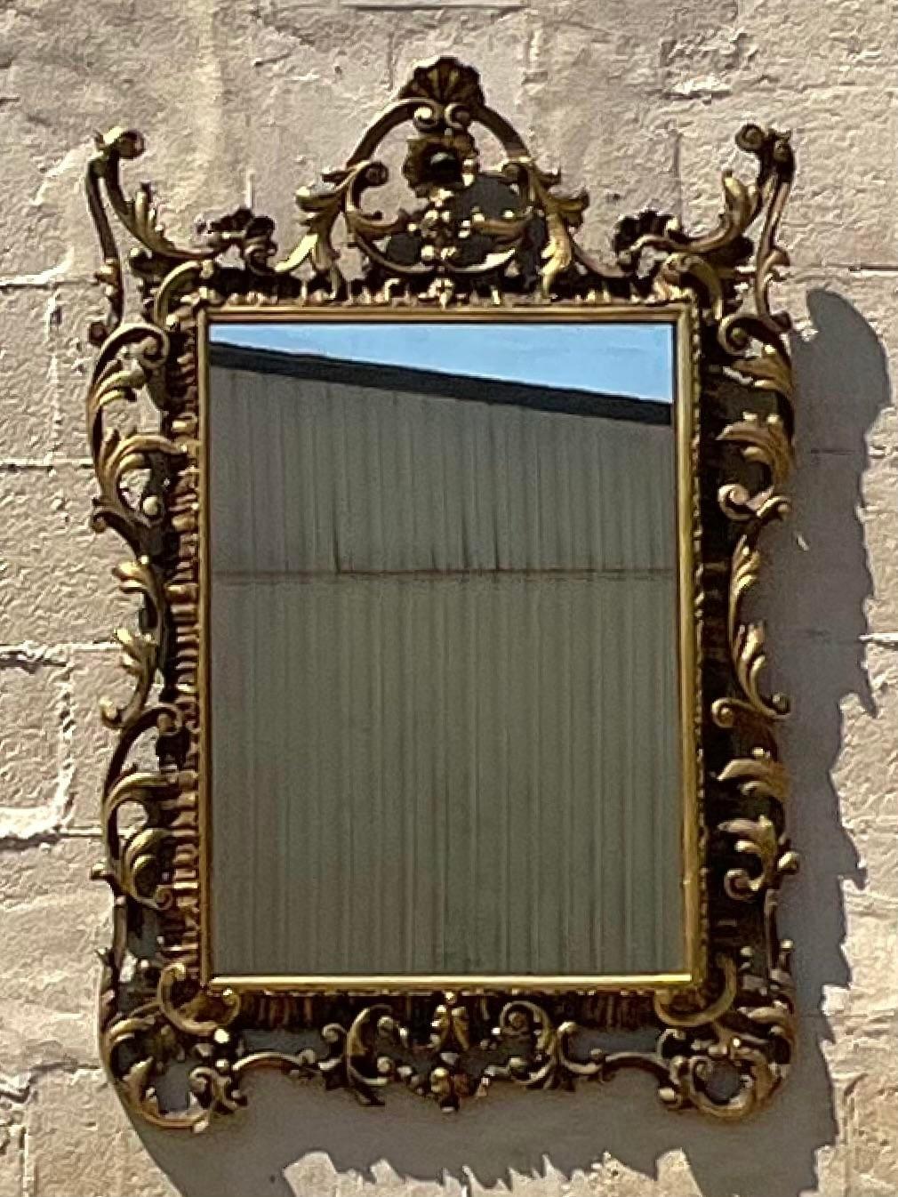 Vergoldeter geschnitzter Vintage-Regency-Spiegel im Angebot 1