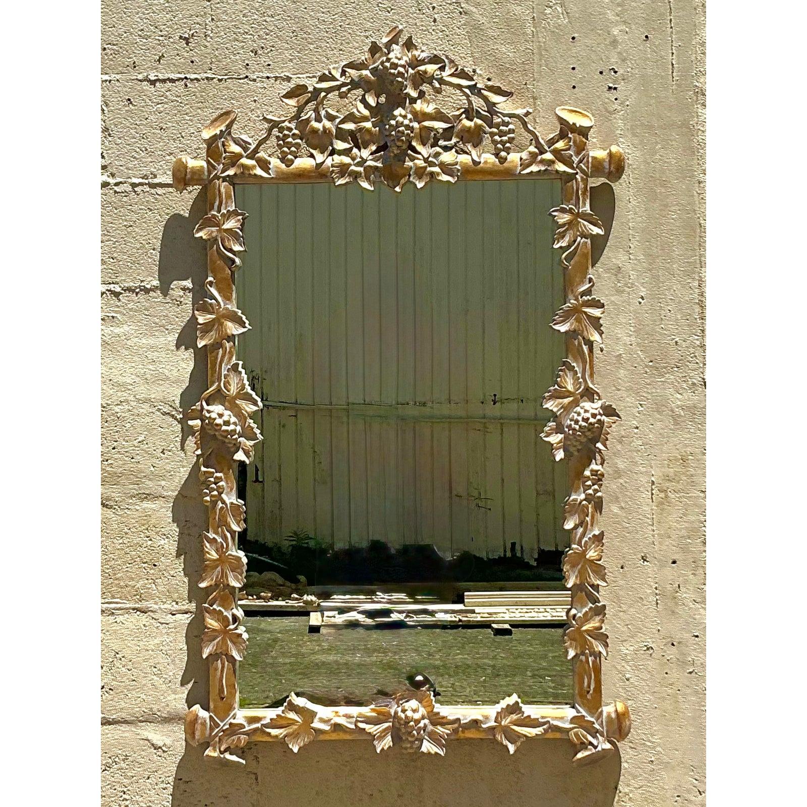 Miroir de style Régence doré à feuilles de vigne en vente 3