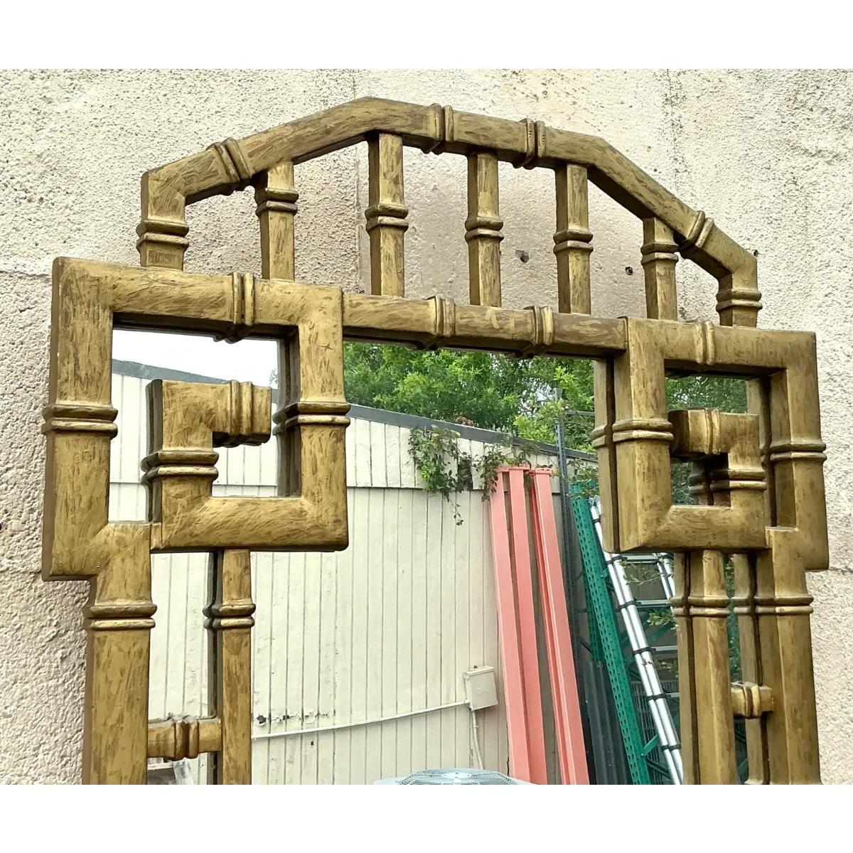 20ième siècle Miroir Regency vintage doré à clé grecque en vente