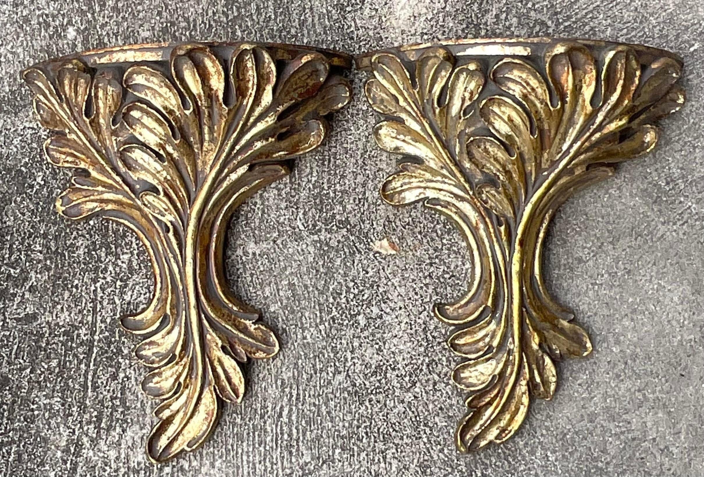 Regency Paire de supports de laurier dorés de style Régence - une paire en vente