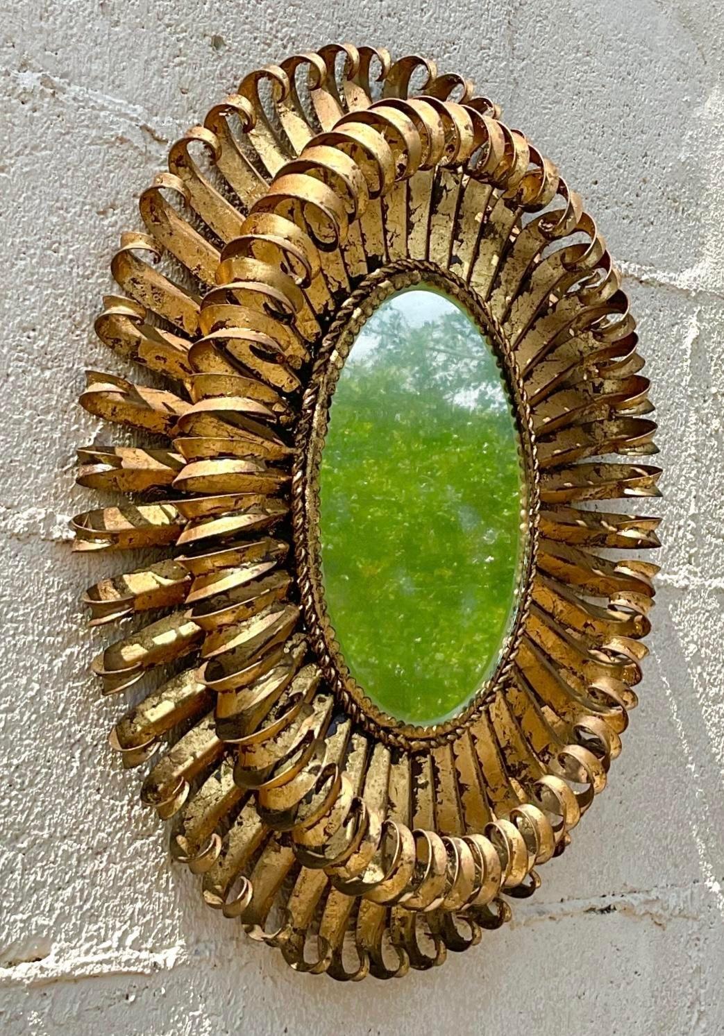 Espejo Ovalado de Metal Dorado Vintage Regency Estadounidense