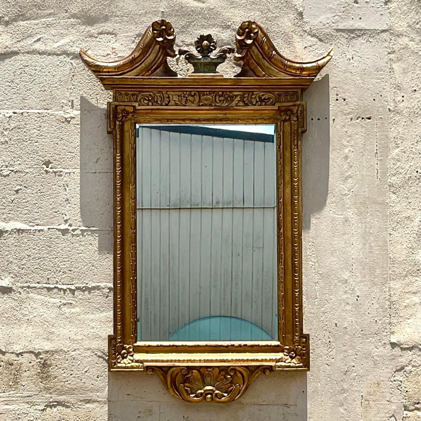 20ième siècle Miroir à fronton doré de style Régence en vente