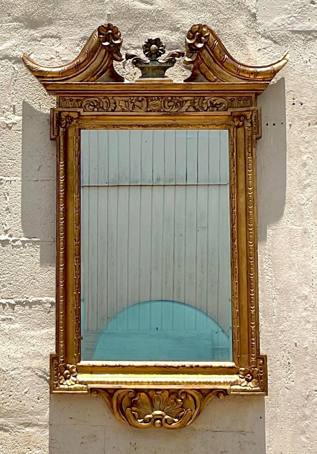 Miroir à fronton doré de style Régence en vente 1