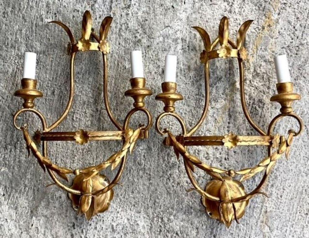 Américain Paire d'appliques Vintage Regency Gilt Swag en vente