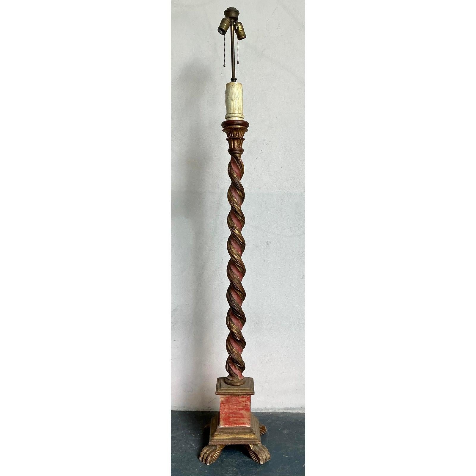 Américain Vintage Regency Gilt Tipped Barley Twist Floor Lamp en vente