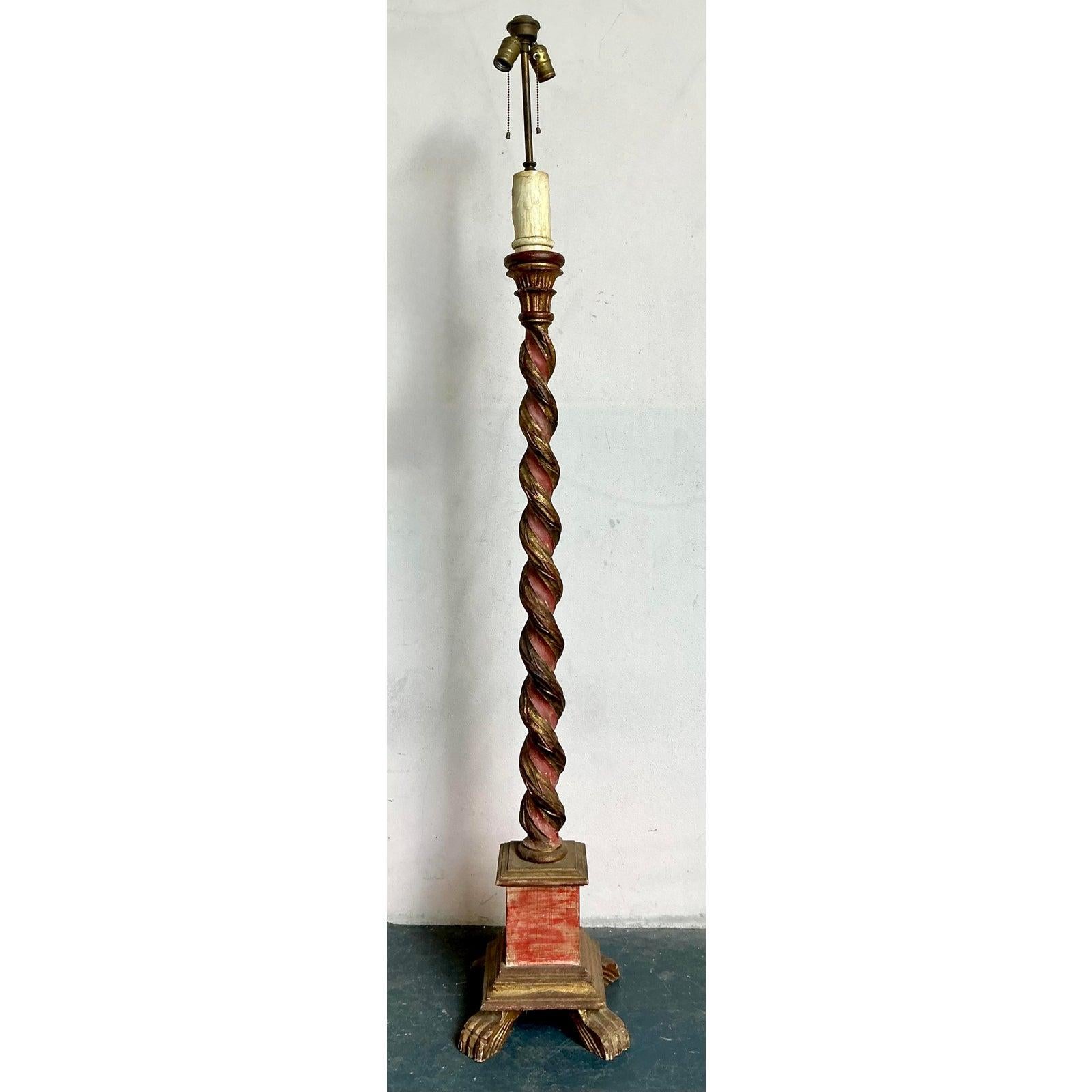 20ième siècle Vintage Regency Gilt Tipped Barley Twist Floor Lamp en vente