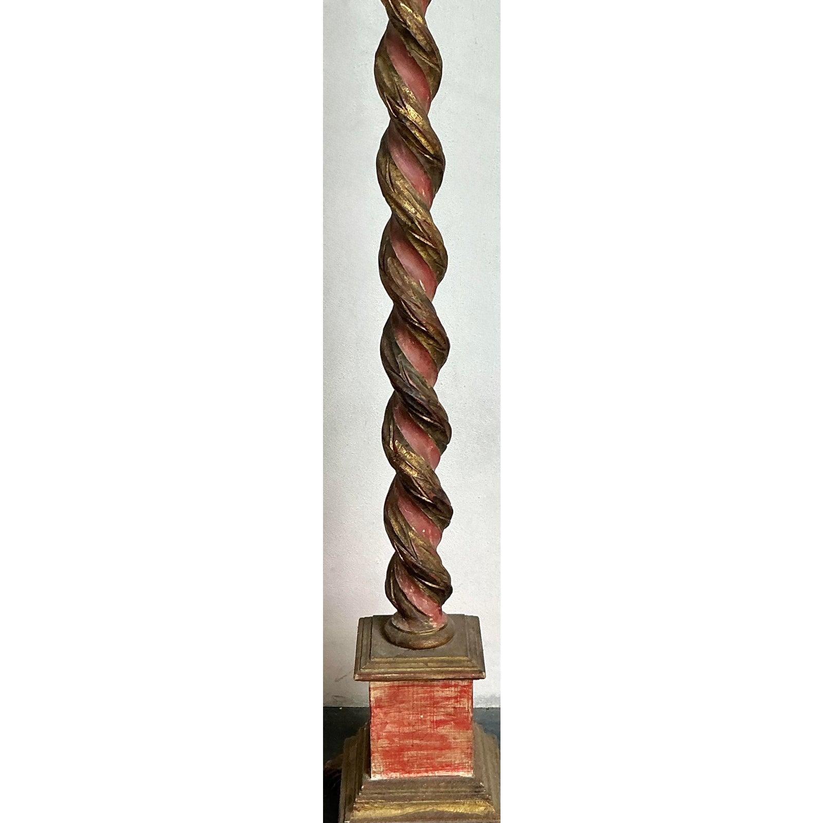 Bois doré Vintage Regency Gilt Tipped Barley Twist Floor Lamp en vente