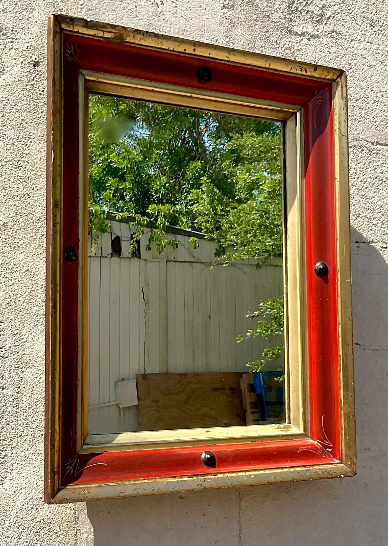 Américain Miroir sculpté de style Régence à pointes dorées en vente