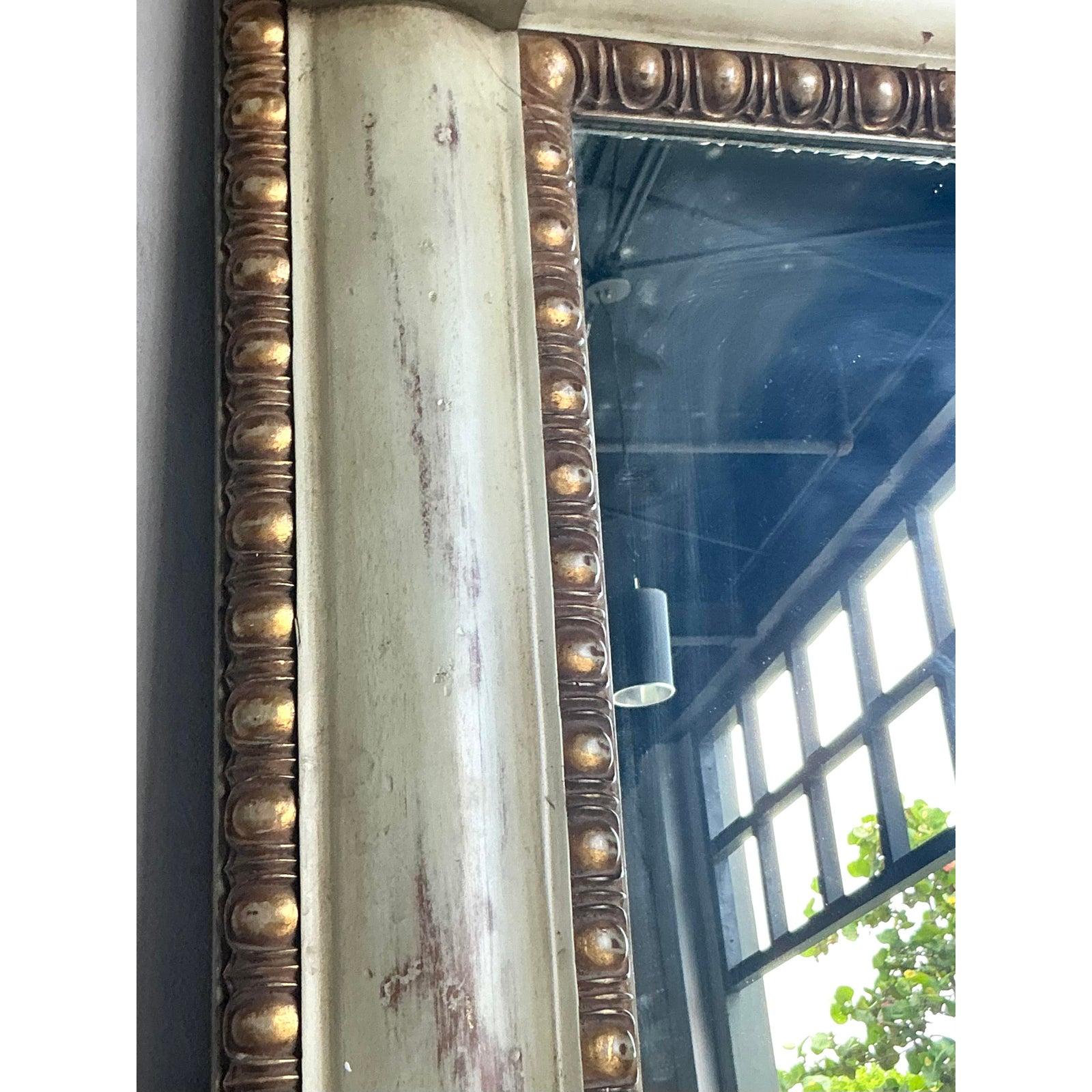Vintage Regency Spiegel mit vergoldeter Spitze im Zustand „Gut“ im Angebot in West Palm Beach, FL