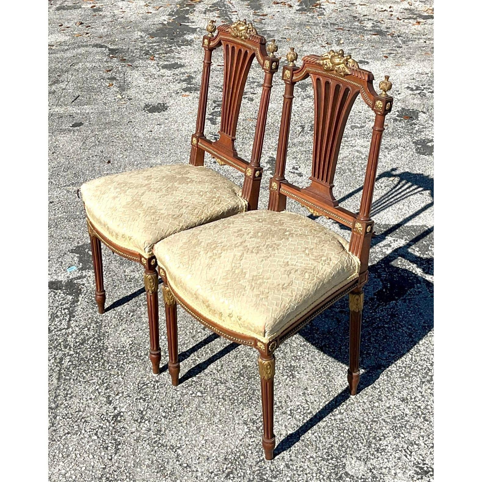 Paire de chaises d'appoint en bois doré de style Régence Bon état - En vente à west palm beach, FL