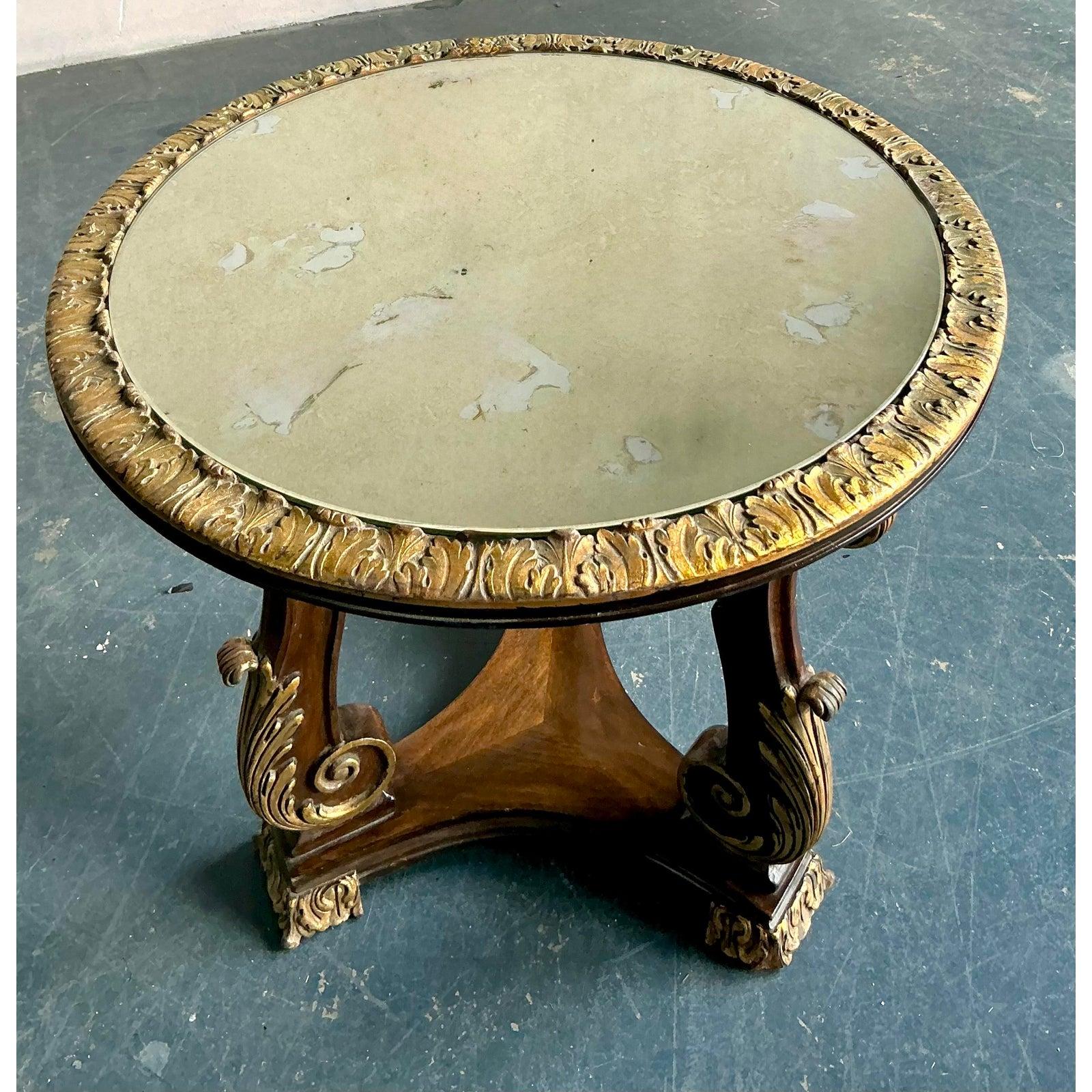 Table d'appoint Vintage Regency à pointes dorées Bon état - En vente à West Palm Beach, FL