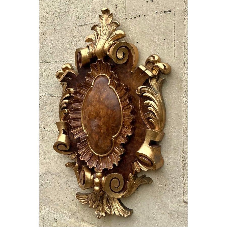 Américain Vintage Regency Gilt Tipped Wood Cartouche en vente